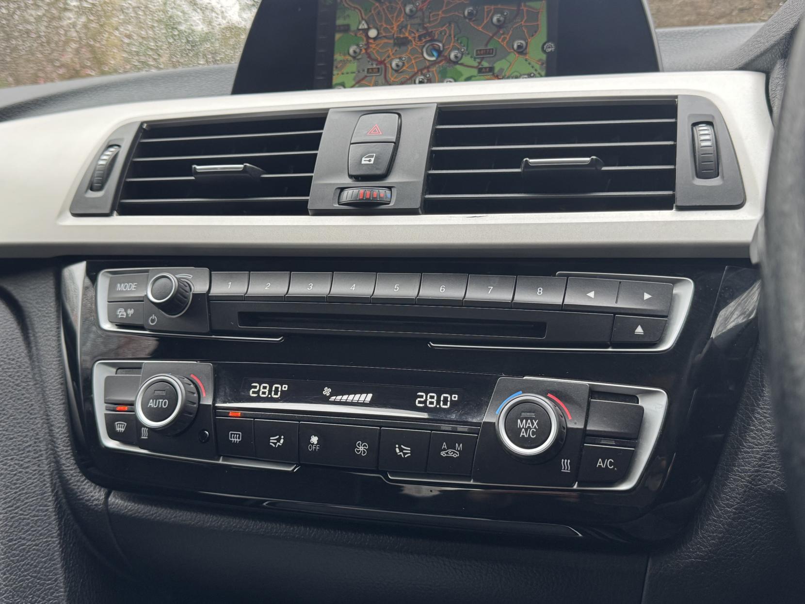 BMW 3 Series 2.0 330e 7.6kWh SE Saloon 4dr Petrol Plug-in Hybrid Auto Euro 6 (s/s) (252 ps)