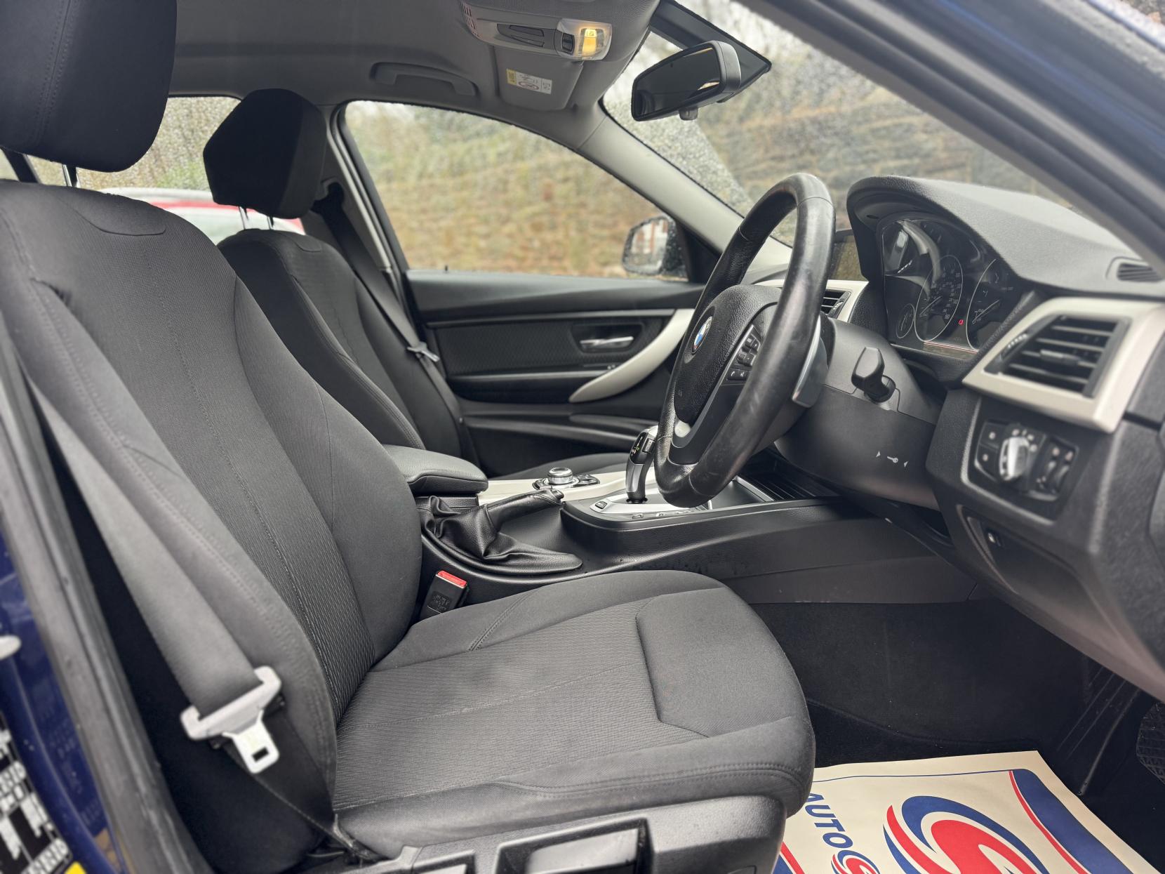 BMW 3 Series 2.0 330e 7.6kWh SE Saloon 4dr Petrol Plug-in Hybrid Auto Euro 6 (s/s) (252 ps)