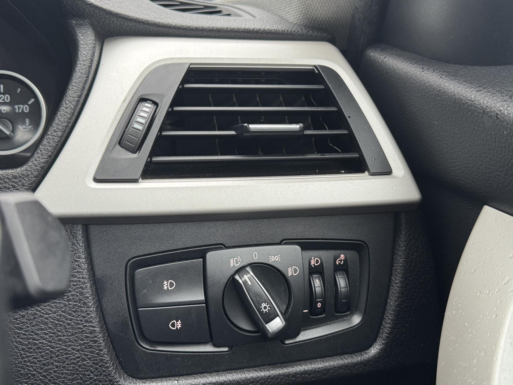 BMW 3 Series 2.0 330e 7.6kWh SE Saloon 4dr Petrol Plug-in Hybrid Auto Euro 6 (s/s) (252 ps)