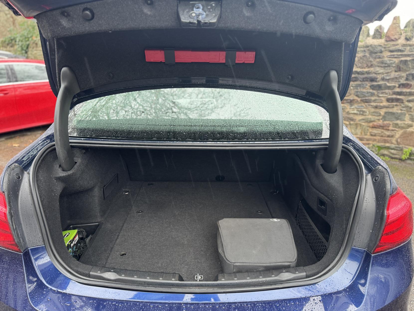 BMW 3 Series 2.0 330e 7.6kWh SE Saloon 4dr Petrol Plug-in Hybrid Auto Euro 6 (s/s) (252 ps)