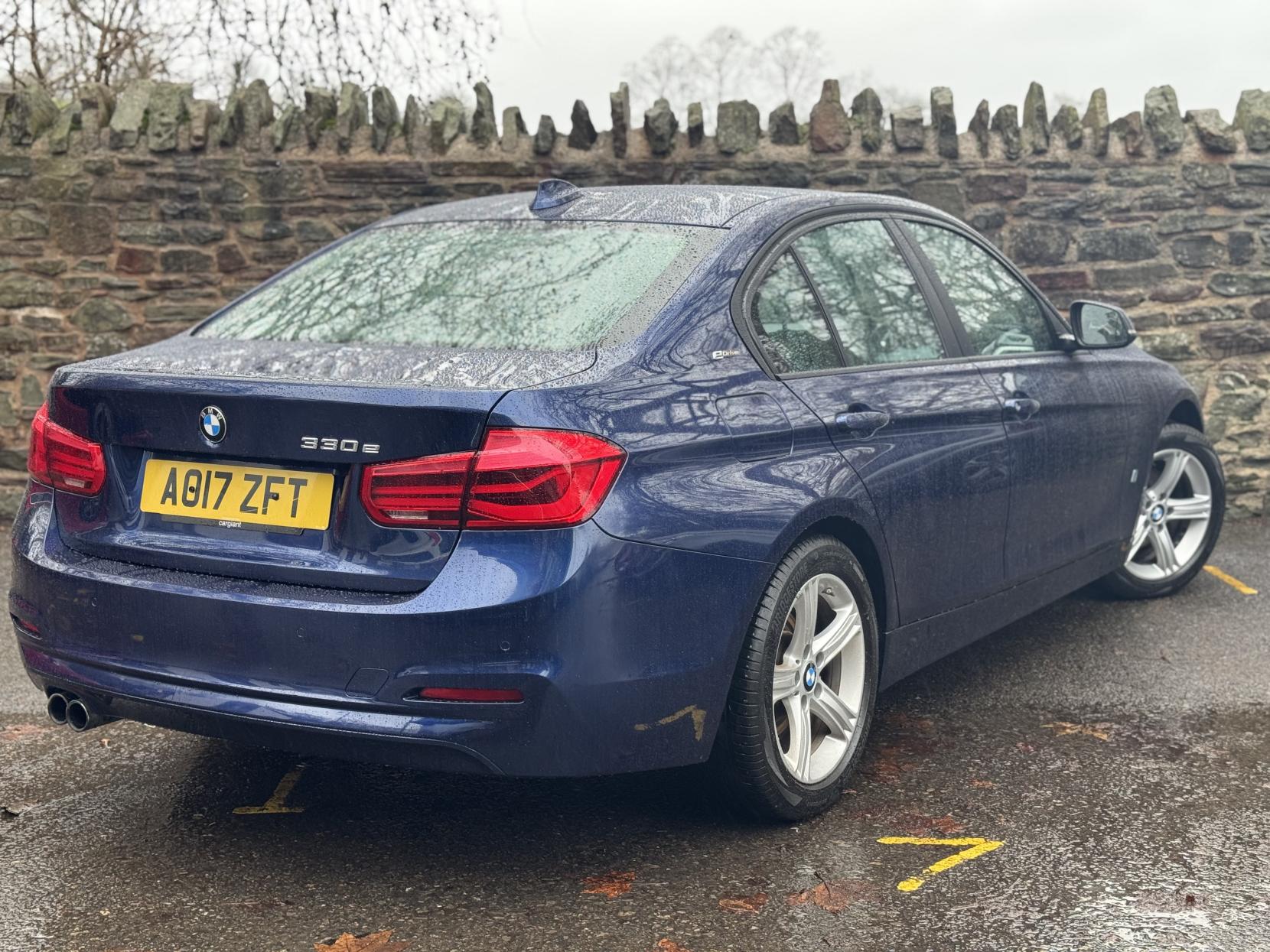 BMW 3 Series 2.0 330e 7.6kWh SE Saloon 4dr Petrol Plug-in Hybrid Auto Euro 6 (s/s) (252 ps)