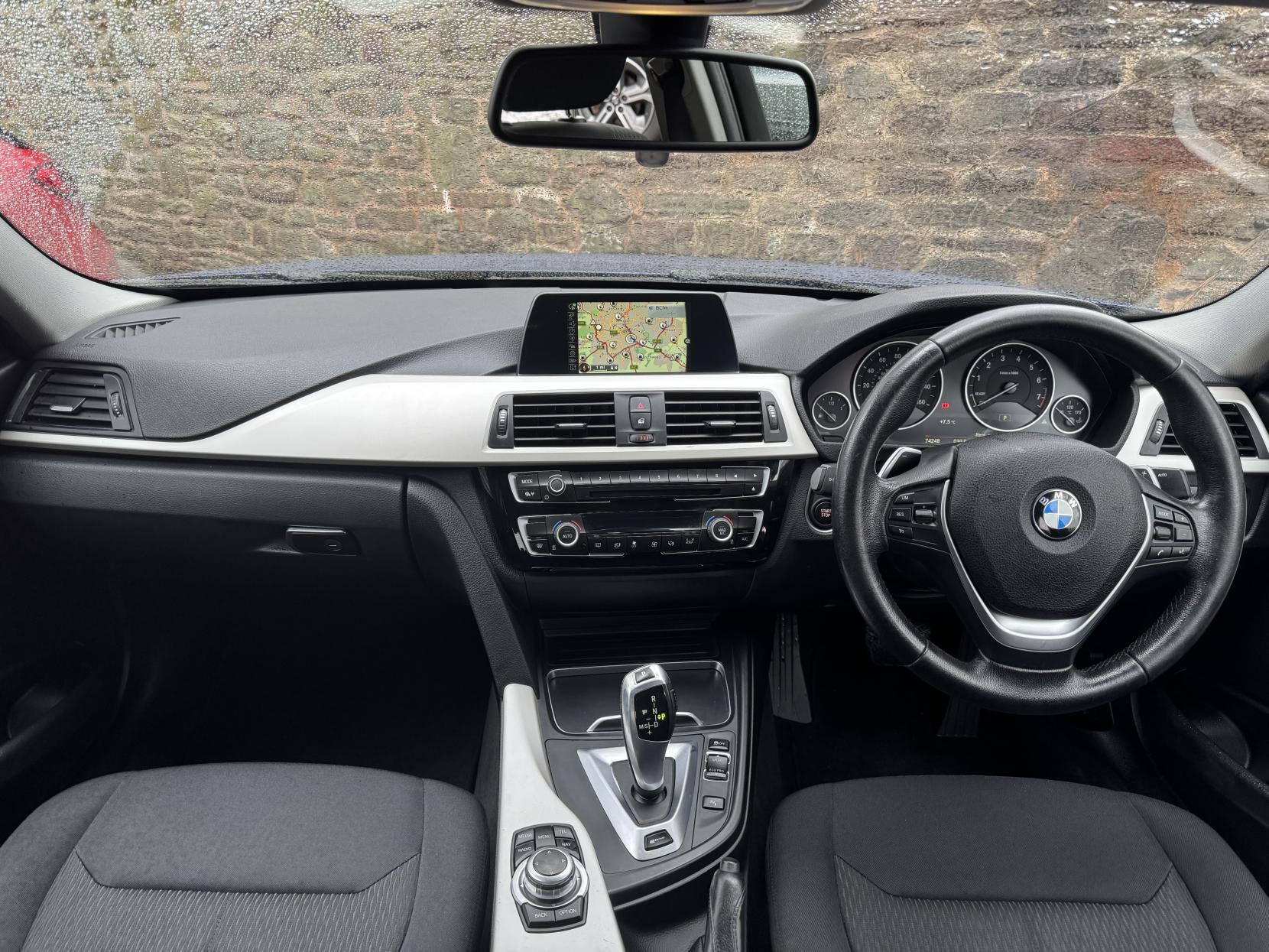 BMW 3 Series 2.0 330e 7.6kWh SE Saloon 4dr Petrol Plug-in Hybrid Auto Euro 6 (s/s) (252 ps)