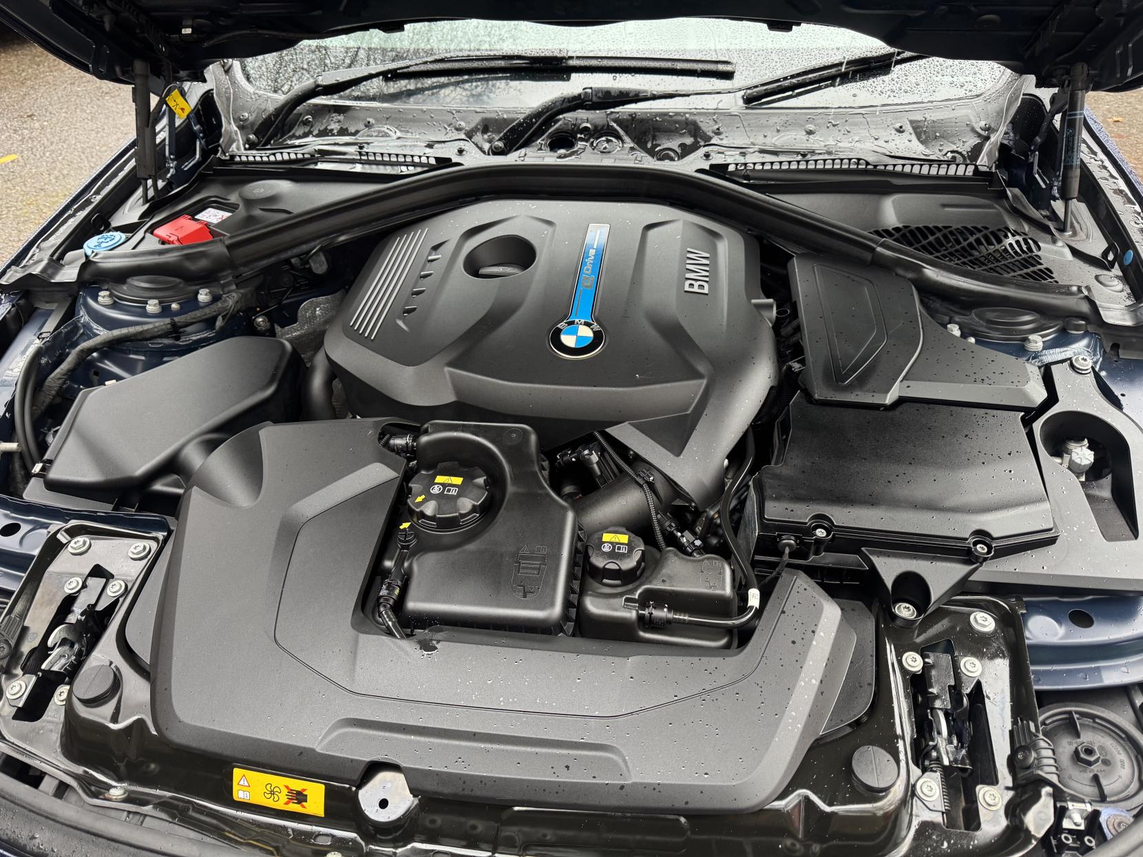 BMW 3 Series 2.0 330e 7.6kWh SE Saloon 4dr Petrol Plug-in Hybrid Auto Euro 6 (s/s) (252 ps)