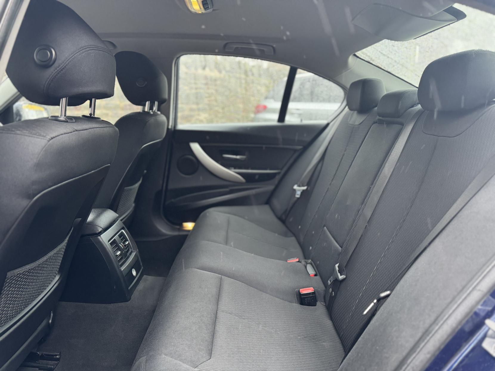 BMW 3 Series 2.0 330e 7.6kWh SE Saloon 4dr Petrol Plug-in Hybrid Auto Euro 6 (s/s) (252 ps)