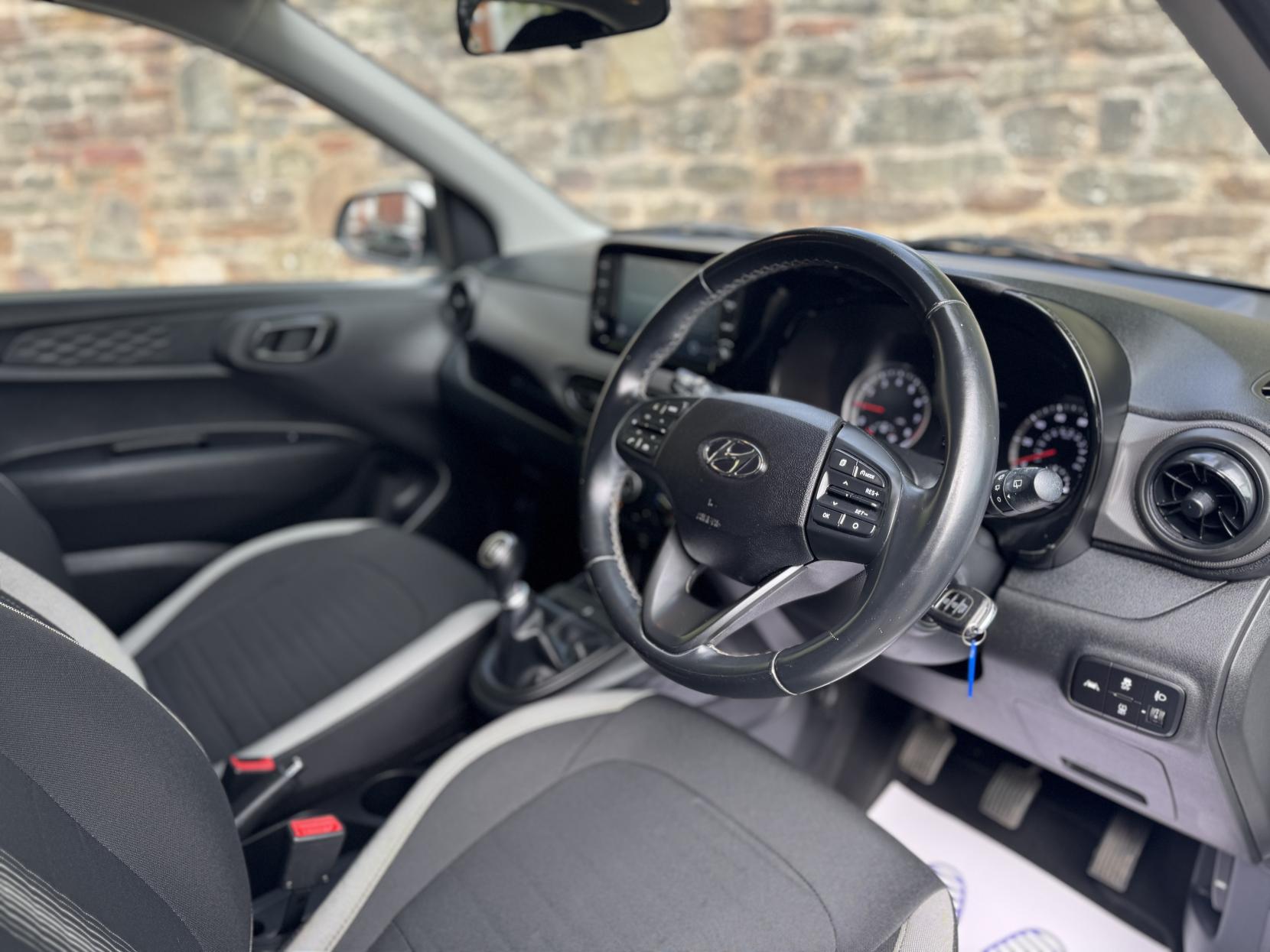 Hyundai i10 1.0 SE Connect Hatchback 5dr Petrol Manual Euro 6 (s/s) (67 ps)