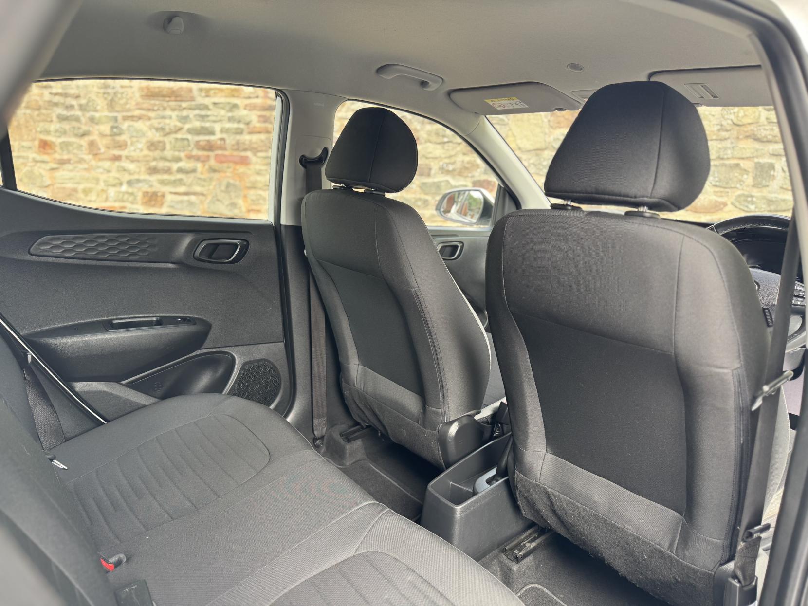 Hyundai i10 1.0 SE Connect Hatchback 5dr Petrol Manual Euro 6 (s/s) (67 ps)