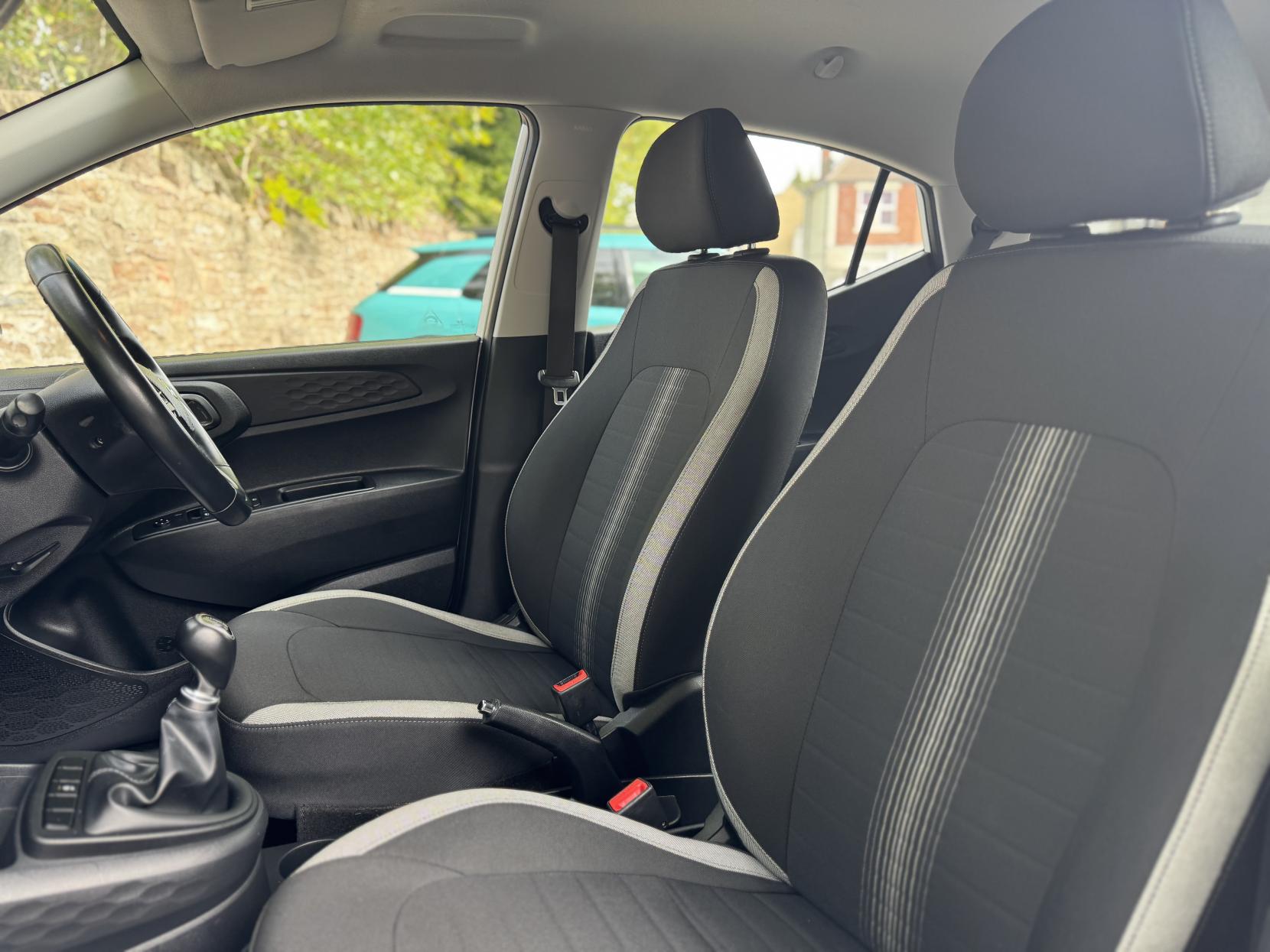 Hyundai i10 1.0 SE Connect Hatchback 5dr Petrol Manual Euro 6 (s/s) (67 ps)