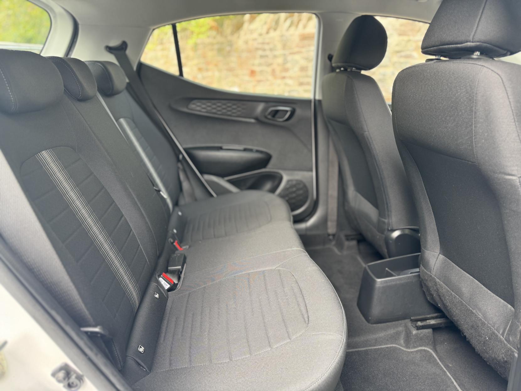 Hyundai i10 1.0 SE Connect Hatchback 5dr Petrol Manual Euro 6 (s/s) (67 ps)