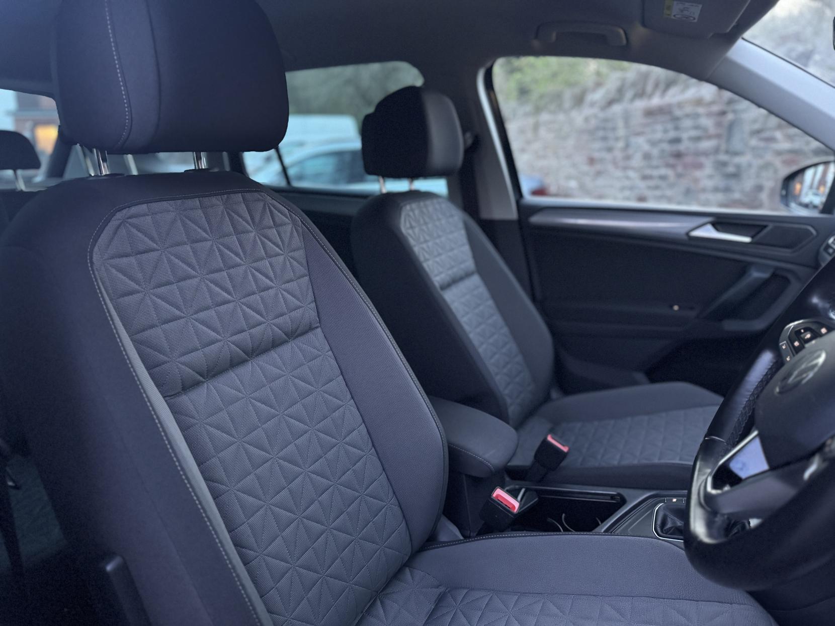 Volkswagen Tiguan 2.0 TDI Life SUV 5dr Diesel DSG Euro 6 (s/s) (150 ps)