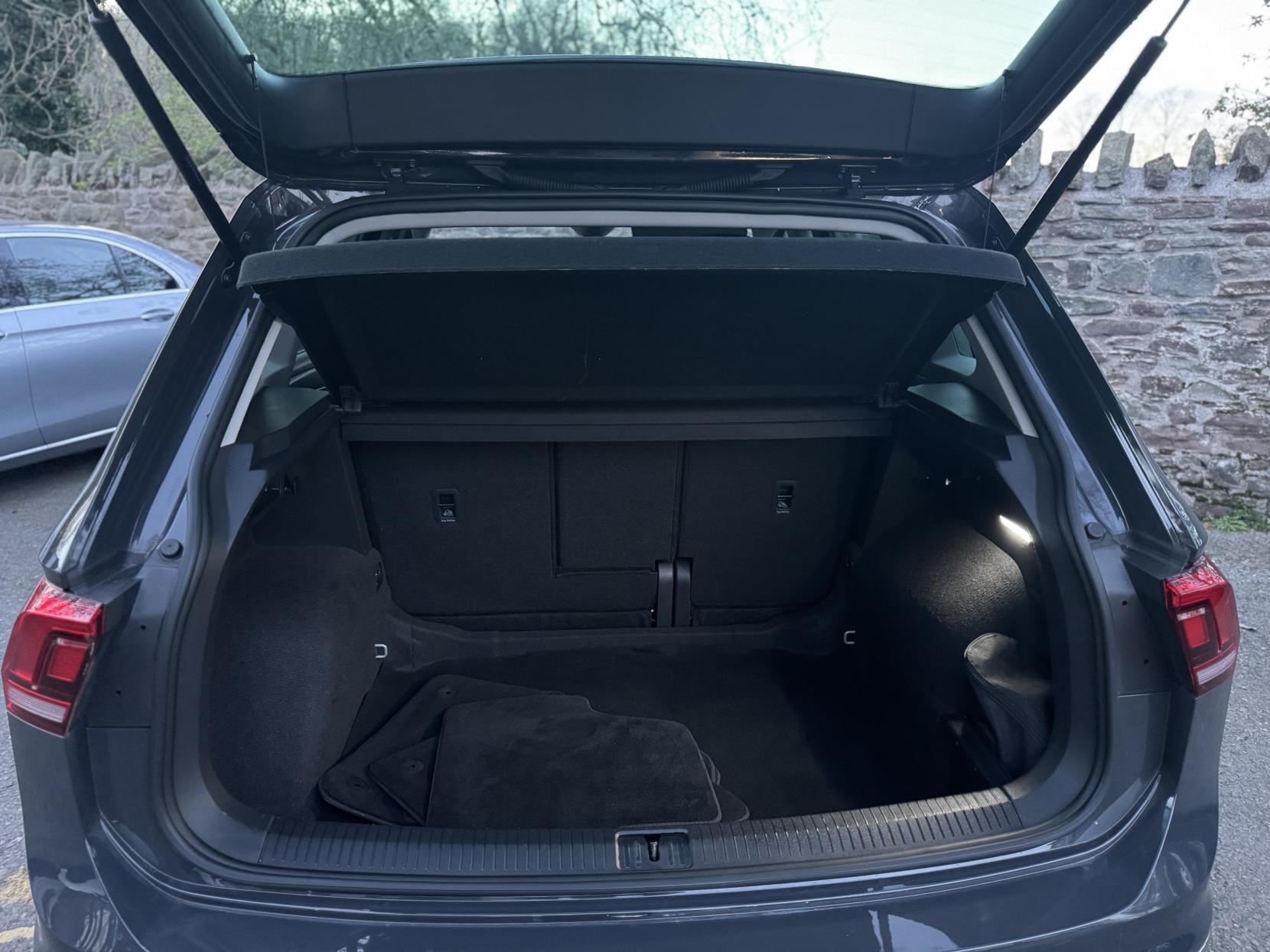 Volkswagen Tiguan 2.0 TDI Life SUV 5dr Diesel DSG Euro 6 (s/s) (150 ps)