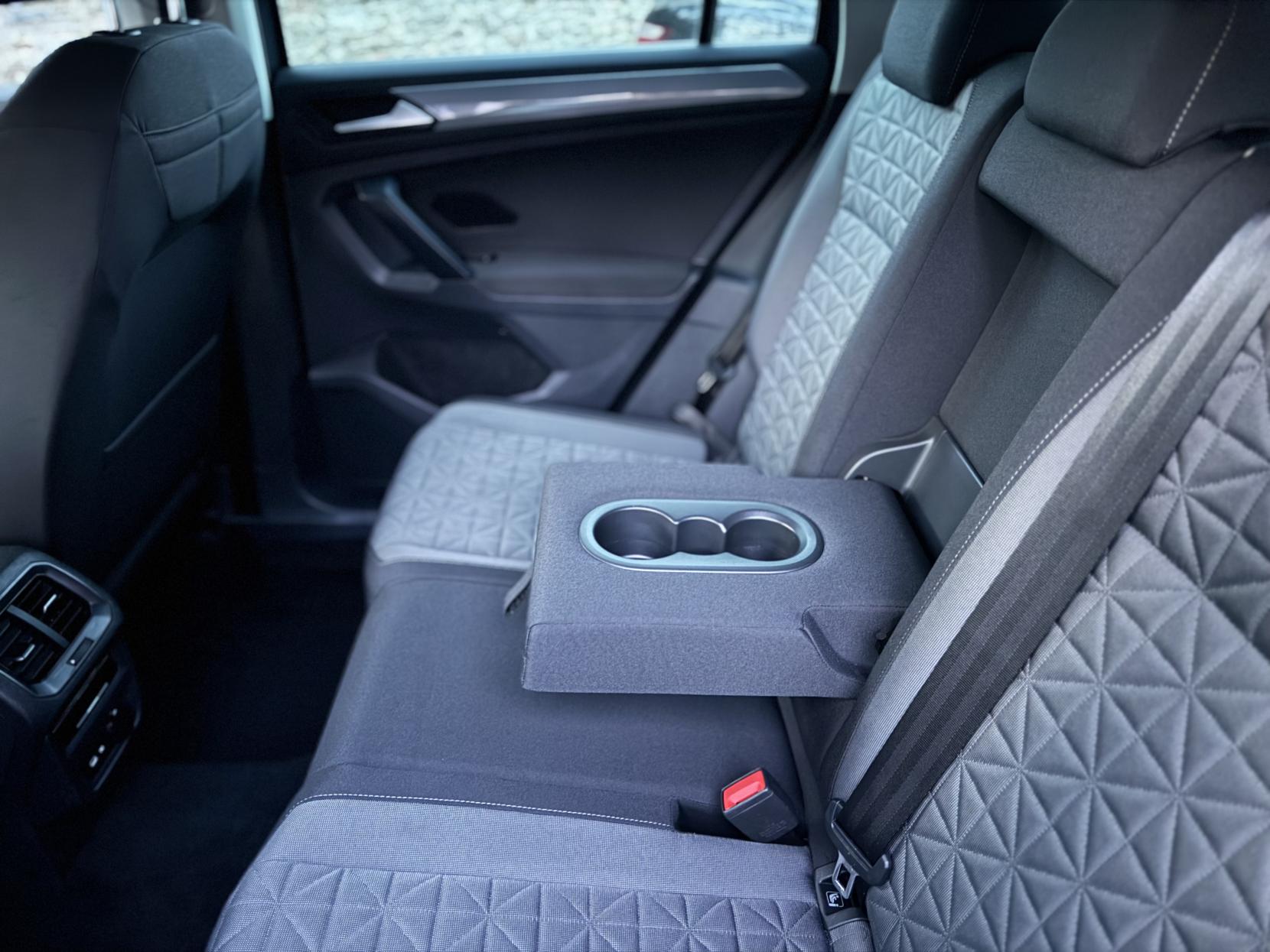 Volkswagen Tiguan 2.0 TDI Life SUV 5dr Diesel DSG Euro 6 (s/s) (150 ps)