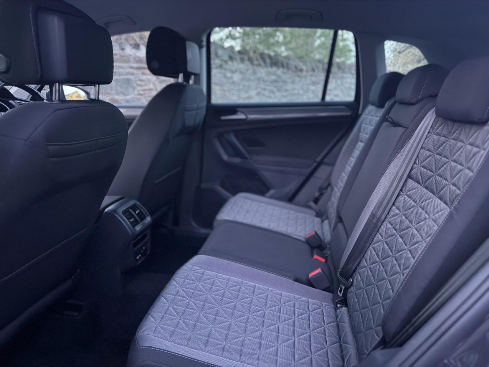 Volkswagen Tiguan 2.0 TDI Life SUV 5dr Diesel DSG Euro 6 (s/s) (150 ps)