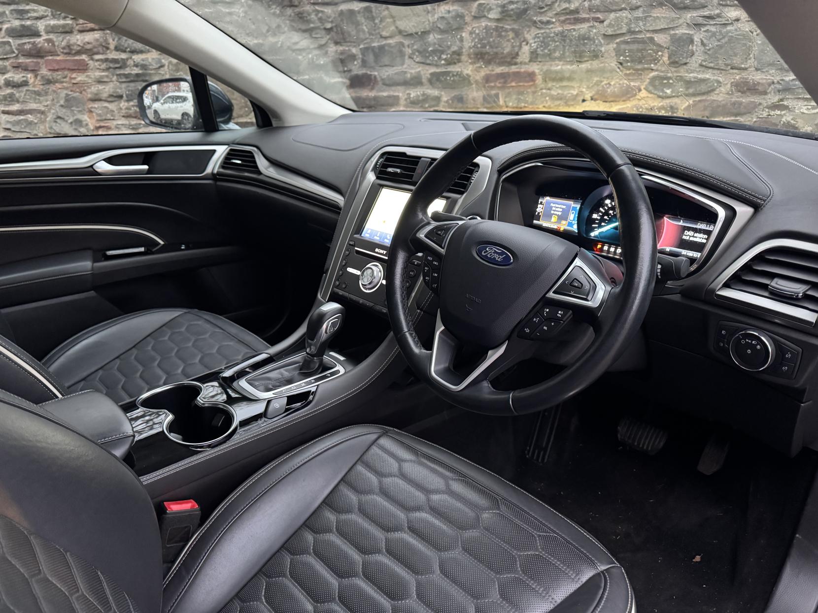 Ford Mondeo 2.0 TiVCT Vignale Saloon 4dr Petrol Hybrid CVT Euro 6 (s/s) (187 ps)