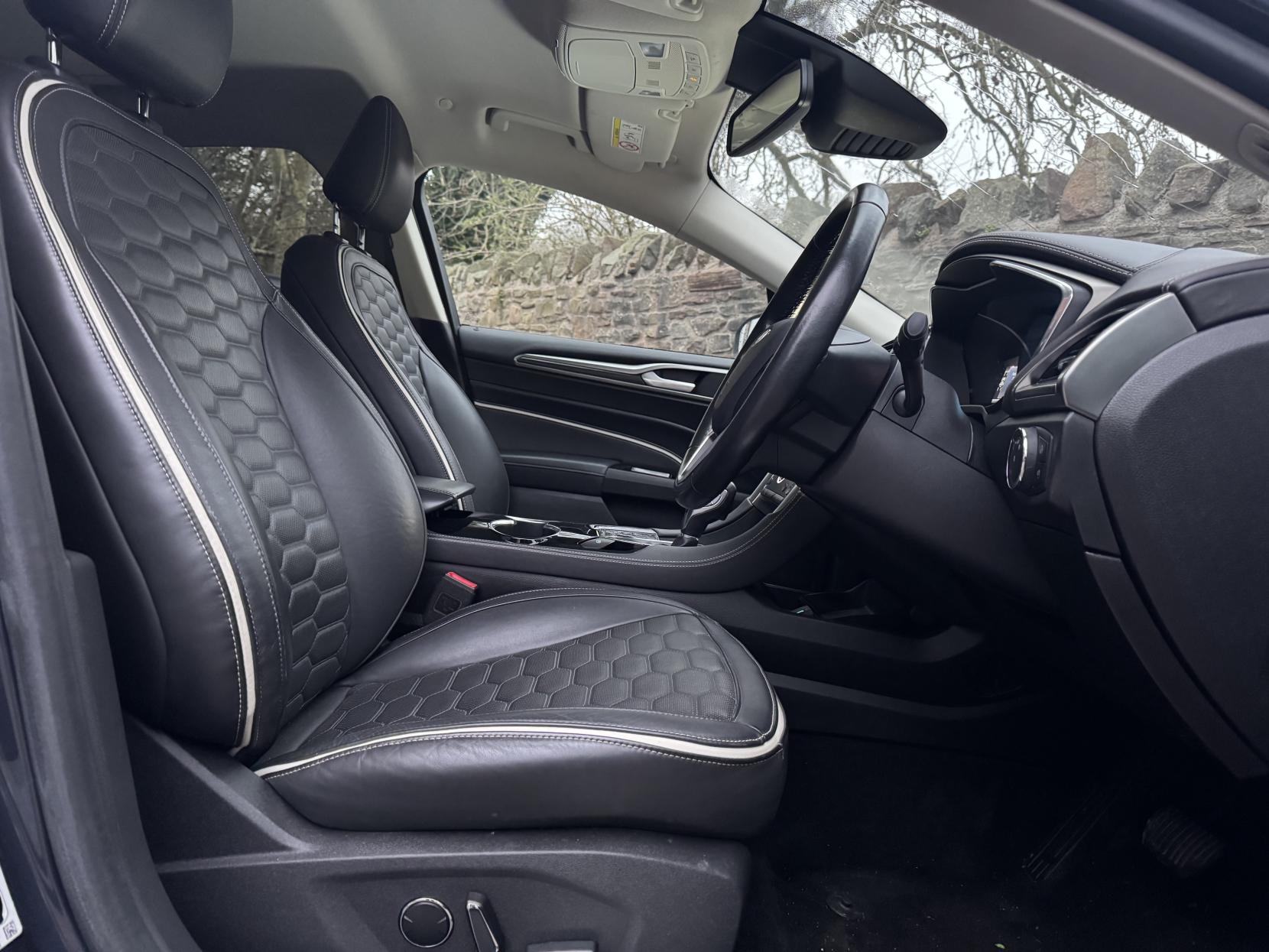 Ford Mondeo 2.0 TiVCT Vignale Saloon 4dr Petrol Hybrid CVT Euro 6 (s/s) (187 ps)