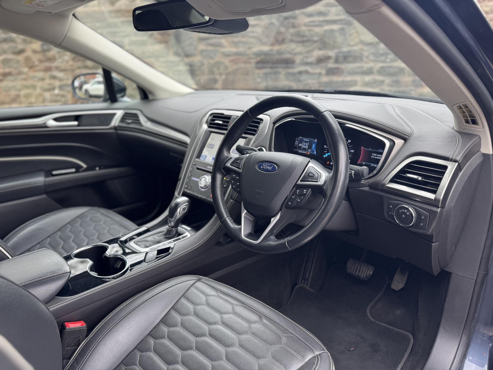 Ford Mondeo 2.0 TiVCT Vignale Saloon 4dr Petrol Hybrid CVT Euro 6 (s/s) (187 ps)