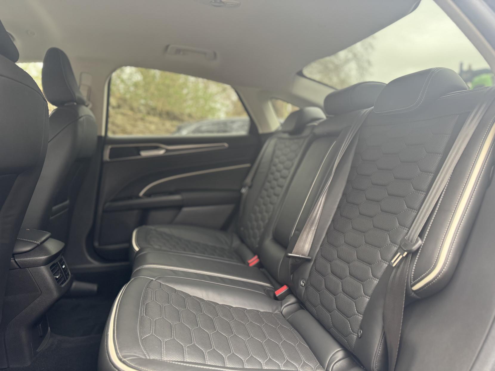 Ford Mondeo 2.0 TiVCT Vignale Saloon 4dr Petrol Hybrid CVT Euro 6 (s/s) (187 ps)