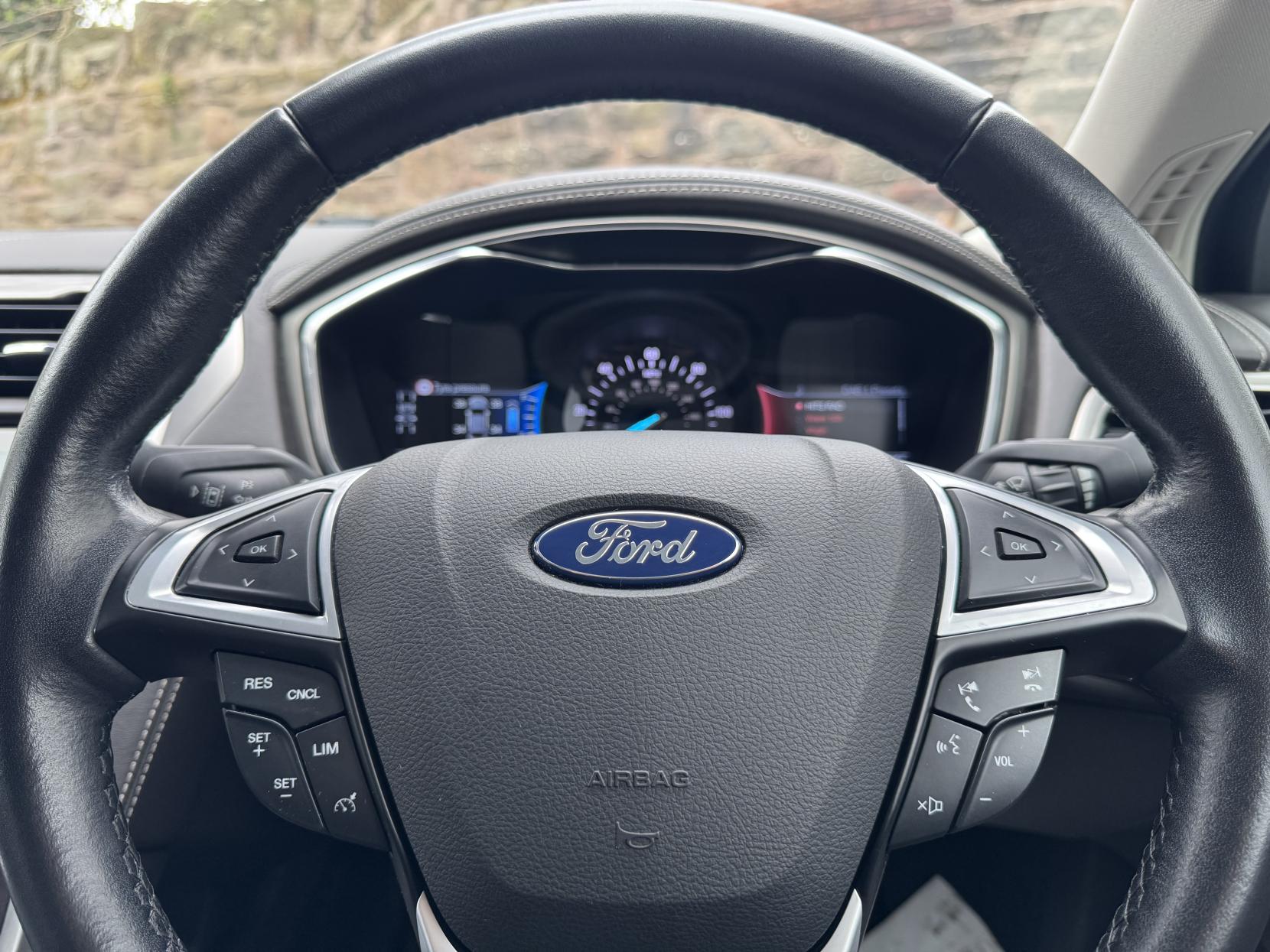 Ford Mondeo 2.0 TiVCT Vignale Saloon 4dr Petrol Hybrid CVT Euro 6 (s/s) (187 ps)