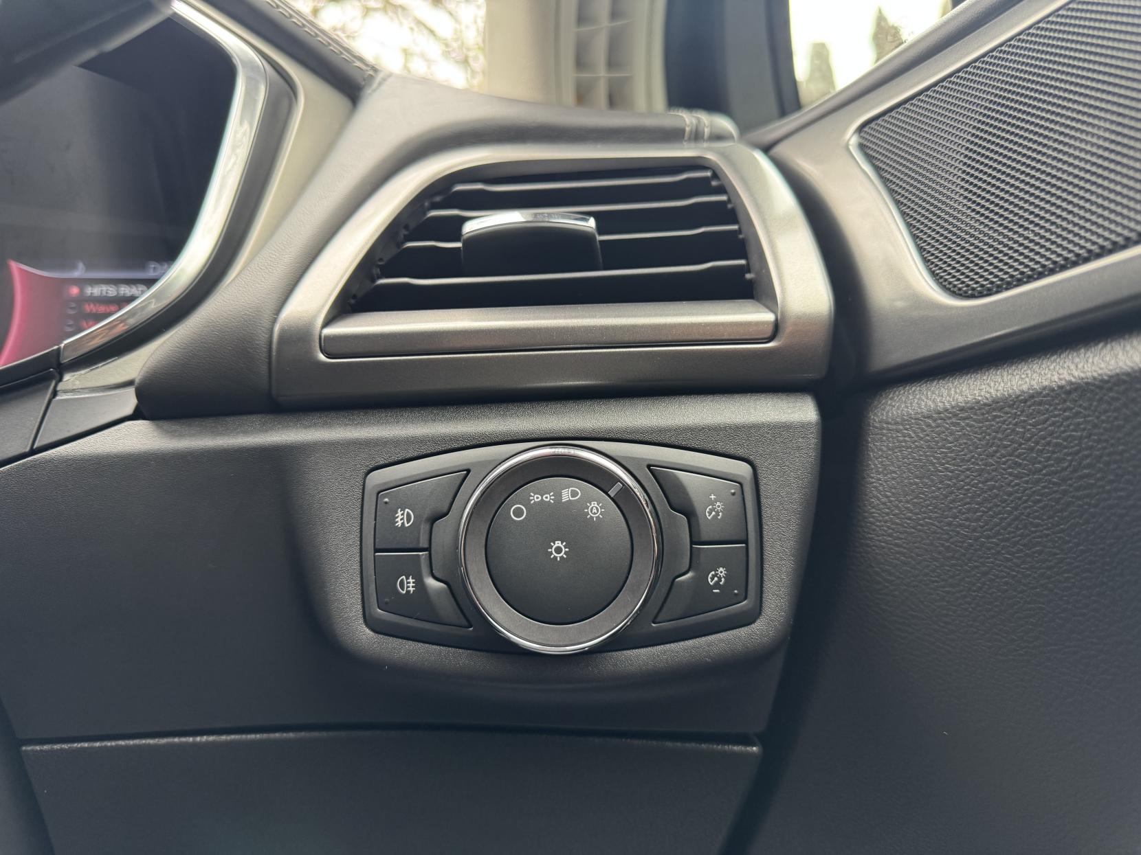 Ford Mondeo 2.0 TiVCT Vignale Saloon 4dr Petrol Hybrid CVT Euro 6 (s/s) (187 ps)