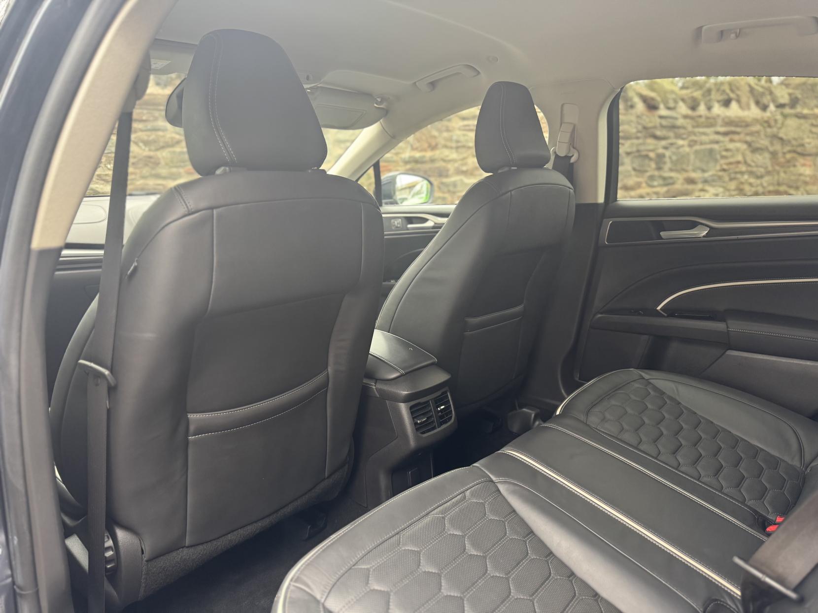 Ford Mondeo 2.0 TiVCT Vignale Saloon 4dr Petrol Hybrid CVT Euro 6 (s/s) (187 ps)