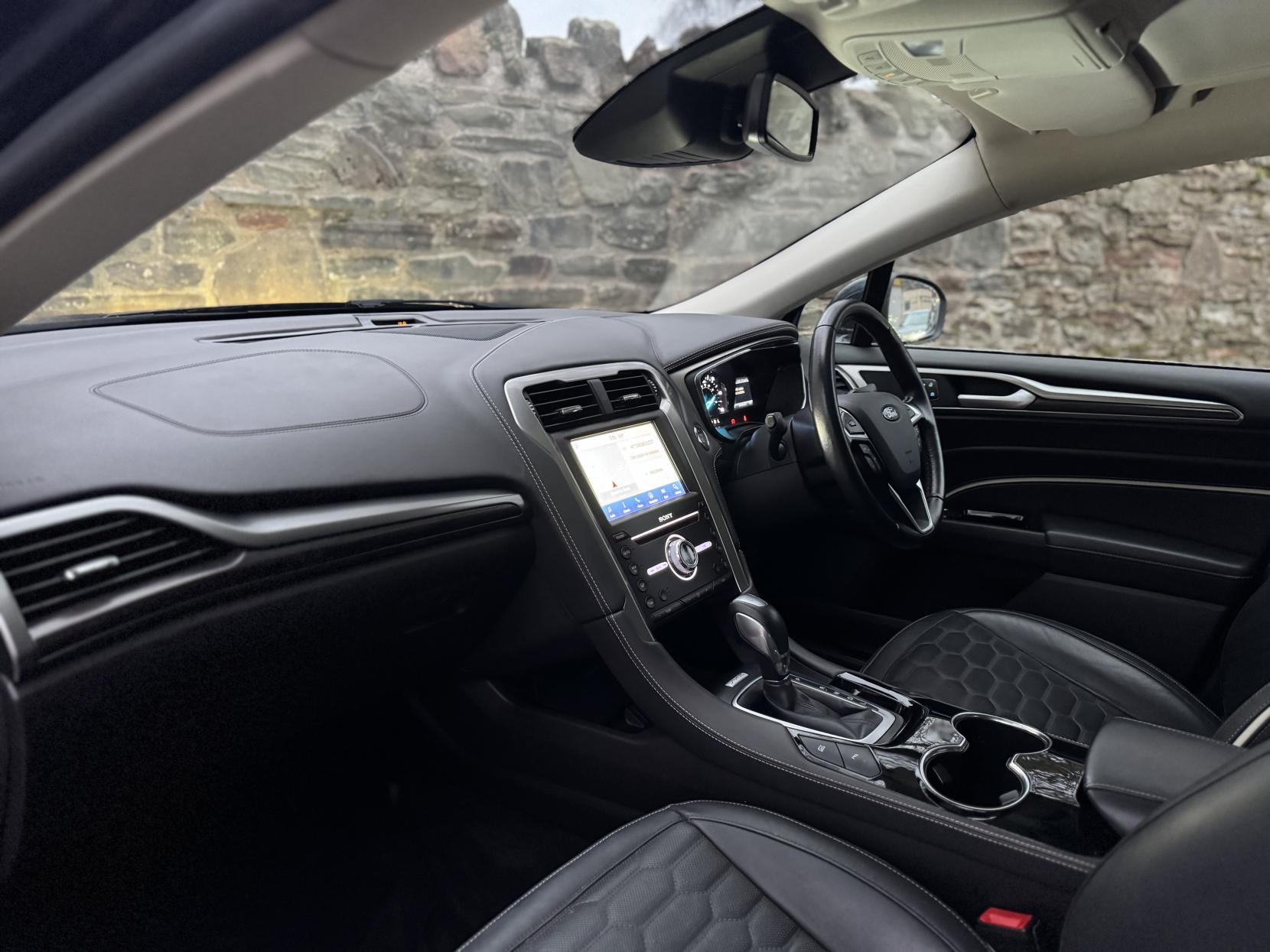 Ford Mondeo 2.0 TiVCT Vignale Saloon 4dr Petrol Hybrid CVT Euro 6 (s/s) (187 ps)