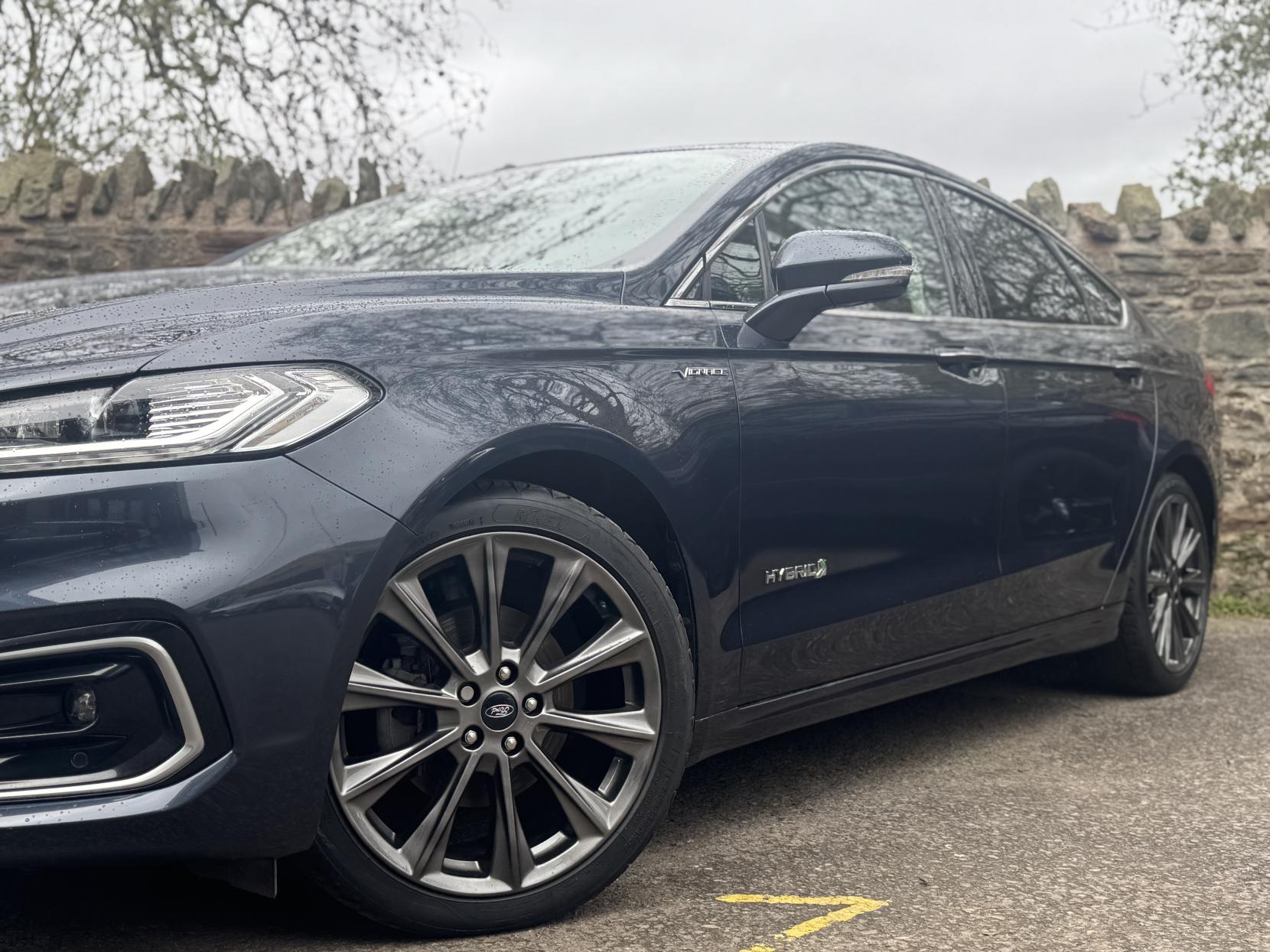 Ford Mondeo 2.0 TiVCT Vignale Saloon 4dr Petrol Hybrid CVT Euro 6 (s/s) (187 ps)