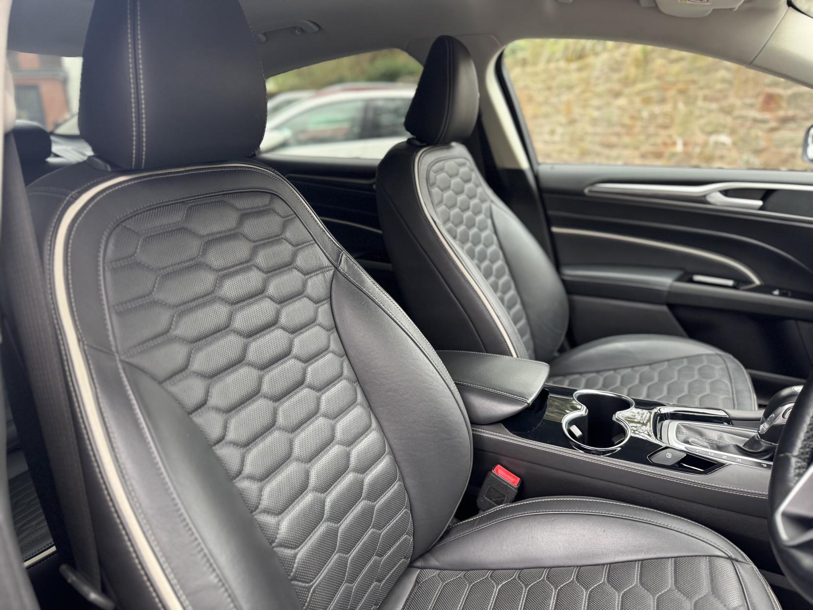 Ford Mondeo 2.0 TiVCT Vignale Saloon 4dr Petrol Hybrid CVT Euro 6 (s/s) (187 ps)