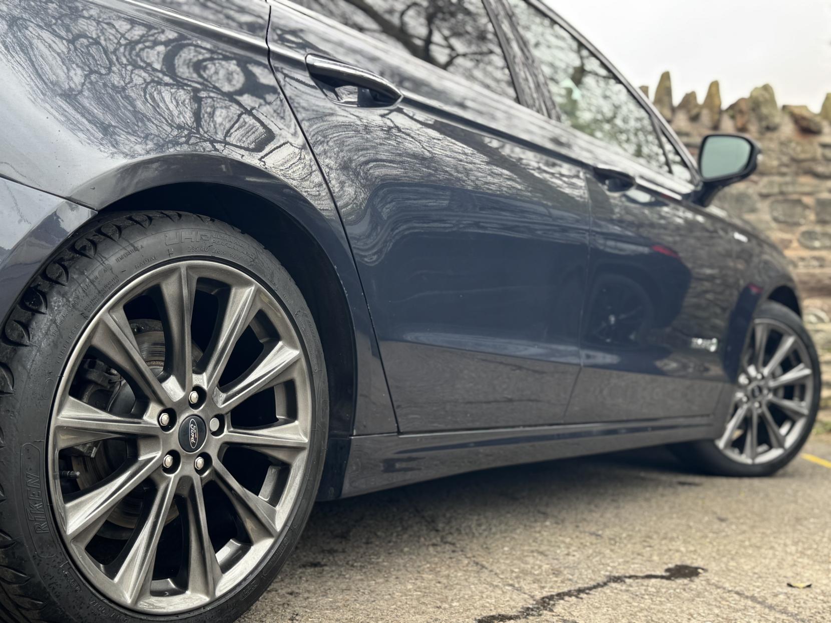 Ford Mondeo 2.0 TiVCT Vignale Saloon 4dr Petrol Hybrid CVT Euro 6 (s/s) (187 ps)