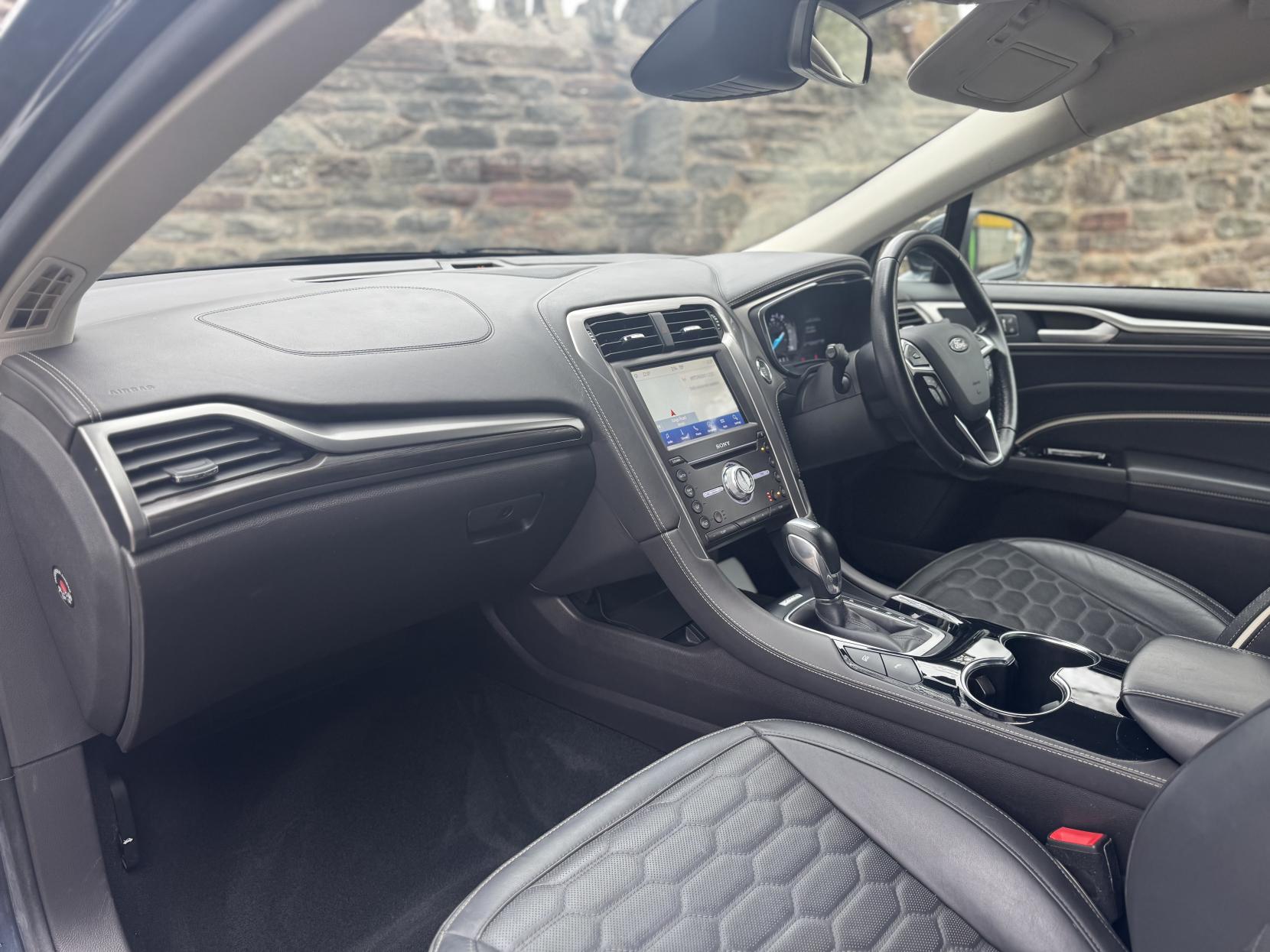 Ford Mondeo 2.0 TiVCT Vignale Saloon 4dr Petrol Hybrid CVT Euro 6 (s/s) (187 ps)