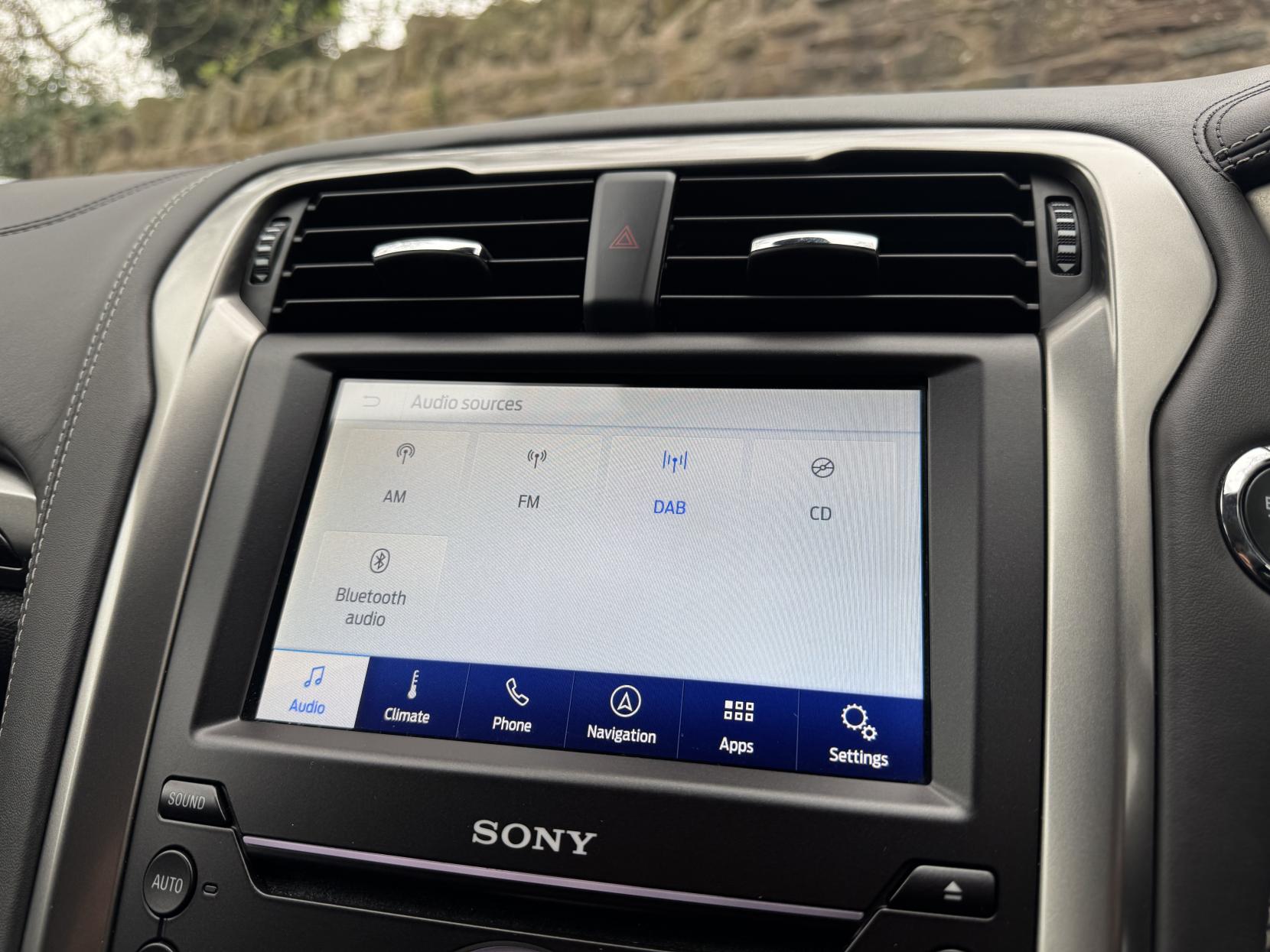 Ford Mondeo 2.0 TiVCT Vignale Saloon 4dr Petrol Hybrid CVT Euro 6 (s/s) (187 ps)