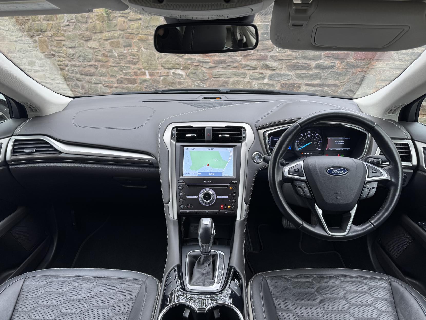 Ford Mondeo 2.0 TiVCT Vignale Saloon 4dr Petrol Hybrid CVT Euro 6 (s/s) (187 ps)