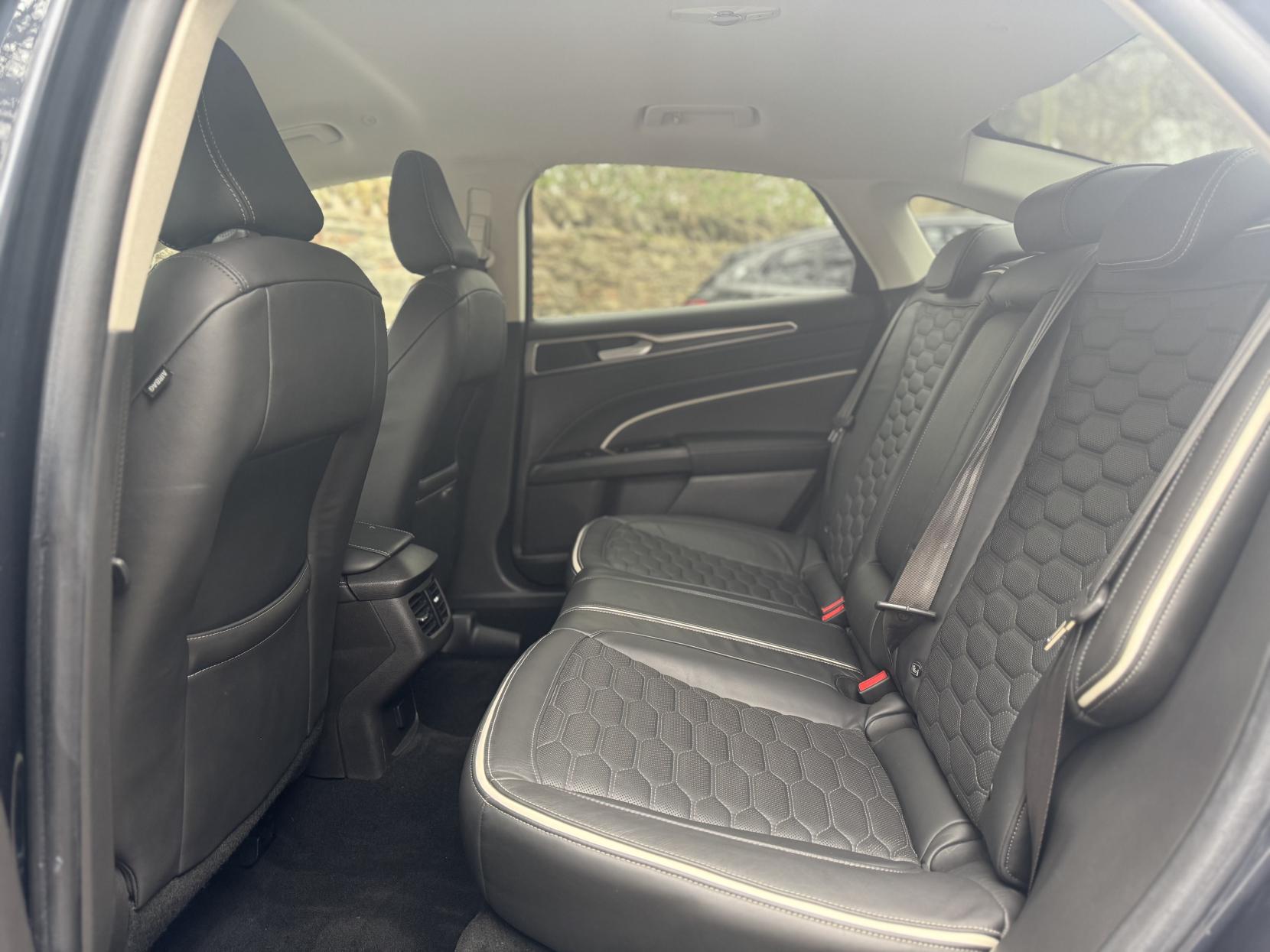 Ford Mondeo 2.0 TiVCT Vignale Saloon 4dr Petrol Hybrid CVT Euro 6 (s/s) (187 ps)