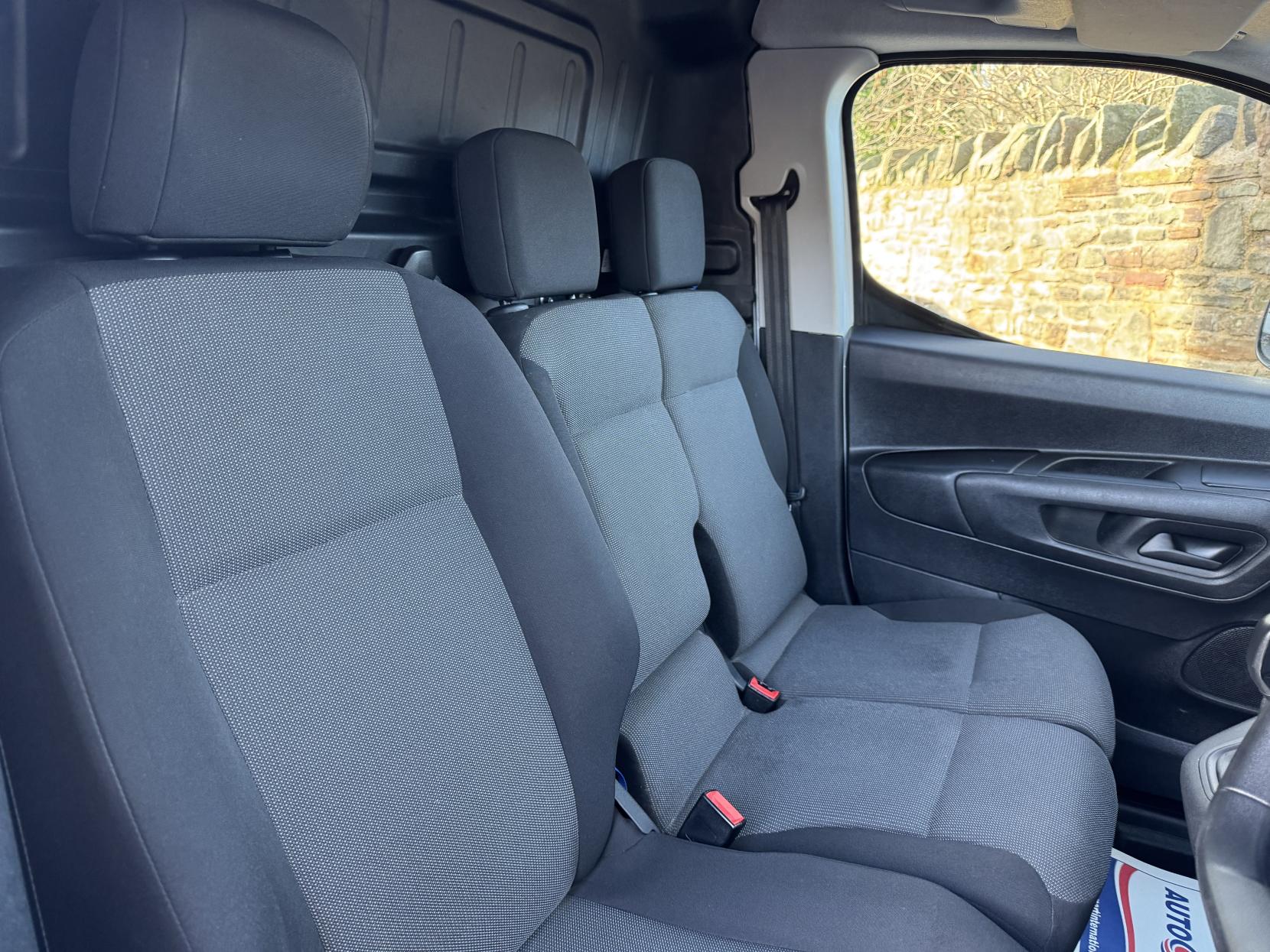 Peugeot Partner 1.5 BlueHDi 1000 Professional Standard Panel Van 5dr Diesel Manual SWB Euro 6 (s/s) (100 bhp)