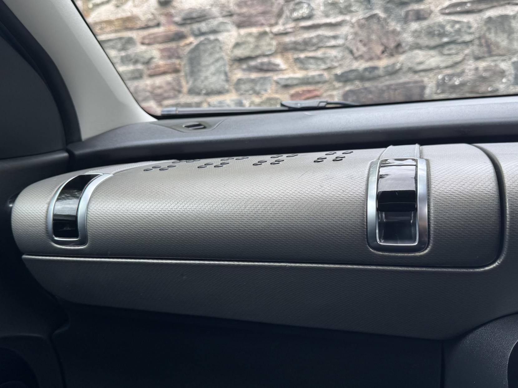 Citroen C4 Cactus 1.2 PureTech Flair Edition Hatchback 5dr Petrol Manual Euro 6 (s/s) (110 ps)