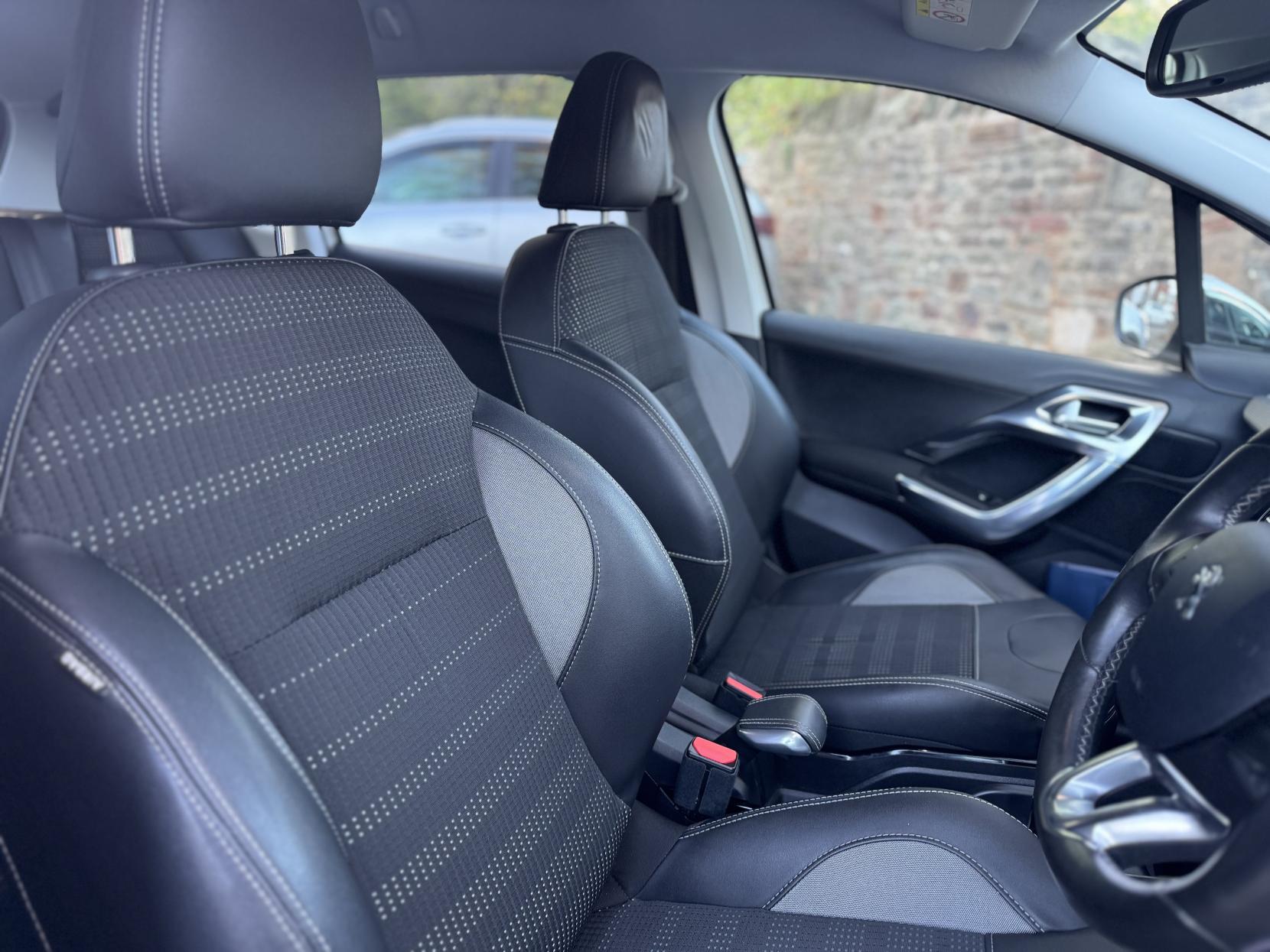 Peugeot 2008 1.6 e-HDi Allure SUV 5dr Diesel EGC Euro 5 (s/s) (92 ps)