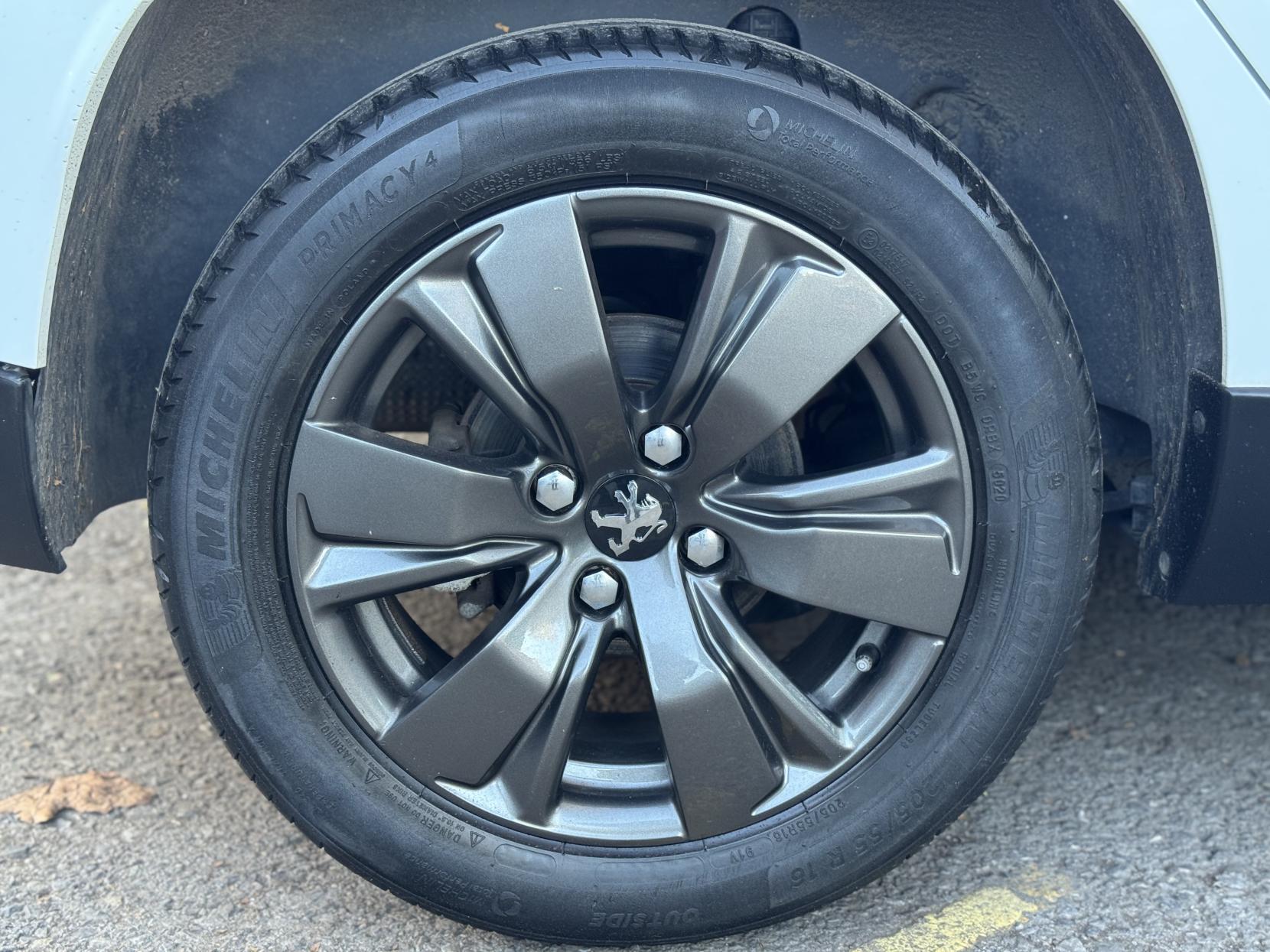 Peugeot 2008 1.6 e-HDi Allure SUV 5dr Diesel EGC Euro 5 (s/s) (92 ps)