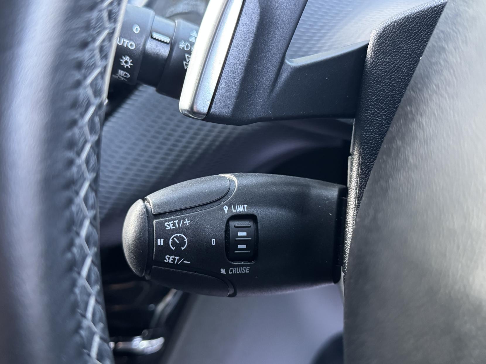 Peugeot 2008 1.6 e-HDi Allure SUV 5dr Diesel EGC Euro 5 (s/s) (92 ps)