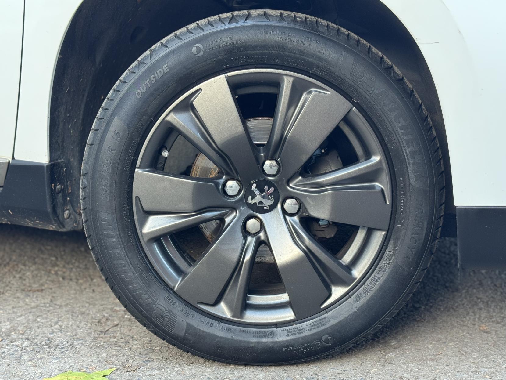 Peugeot 2008 1.6 e-HDi Allure SUV 5dr Diesel EGC Euro 5 (s/s) (92 ps)