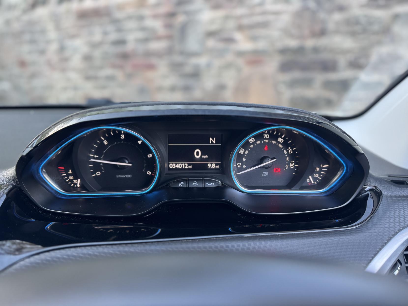 Peugeot 2008 1.6 e-HDi Allure SUV 5dr Diesel EGC Euro 5 (s/s) (92 ps)