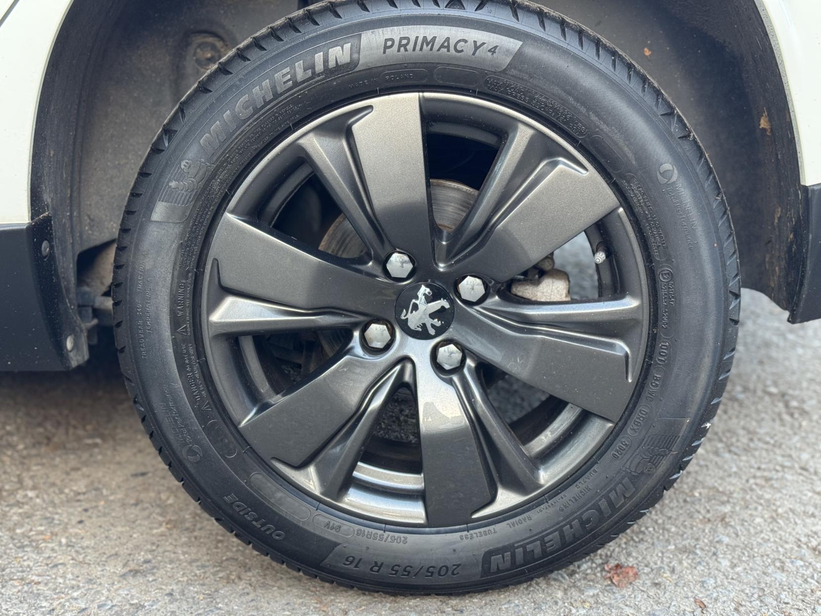 Peugeot 2008 1.6 e-HDi Allure SUV 5dr Diesel EGC Euro 5 (s/s) (92 ps)