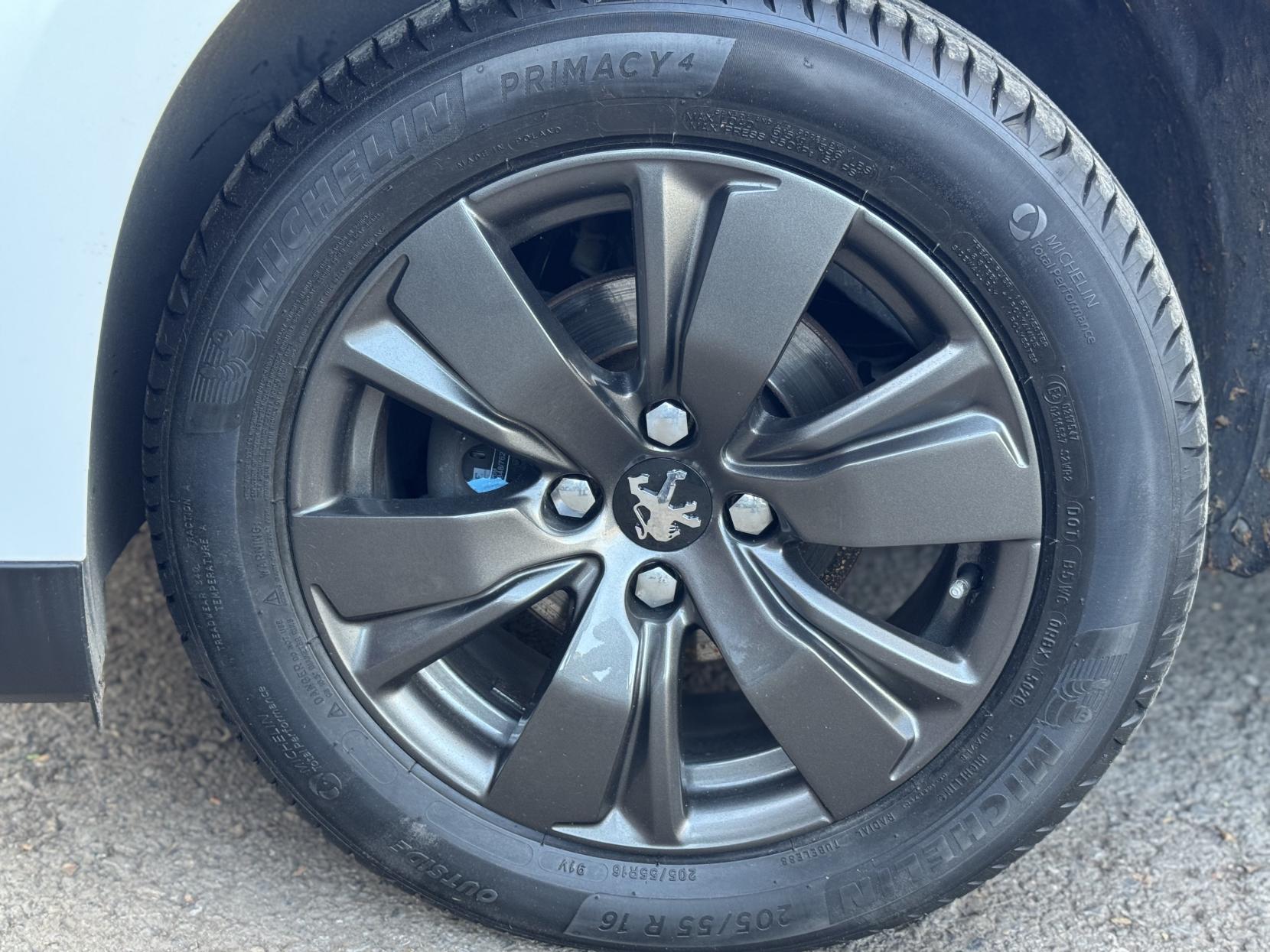 Peugeot 2008 1.6 e-HDi Allure SUV 5dr Diesel EGC Euro 5 (s/s) (92 ps)