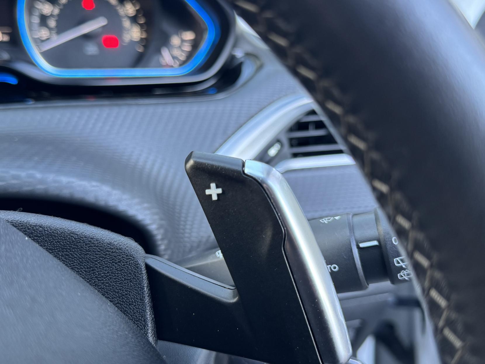 Peugeot 2008 1.6 e-HDi Allure SUV 5dr Diesel EGC Euro 5 (s/s) (92 ps)