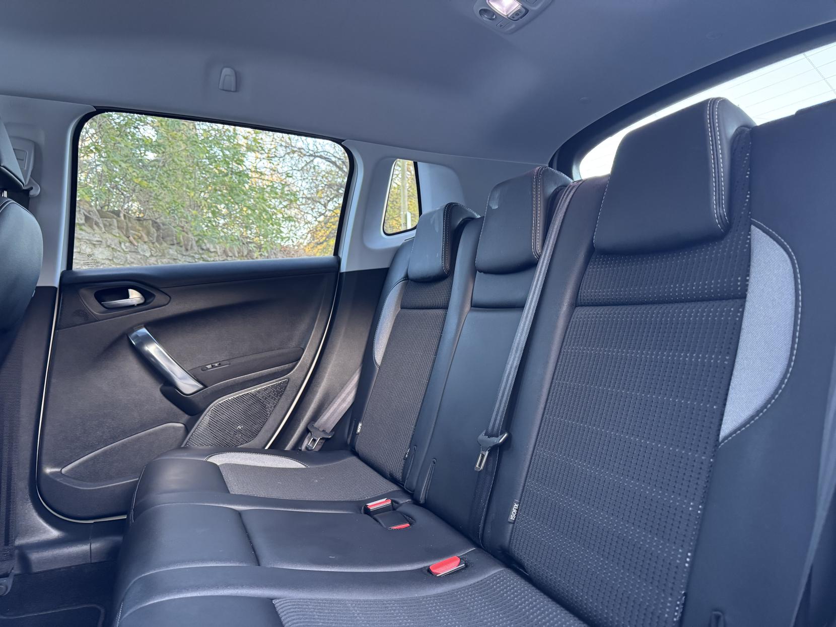 Peugeot 2008 1.6 e-HDi Allure SUV 5dr Diesel EGC Euro 5 (s/s) (92 ps)