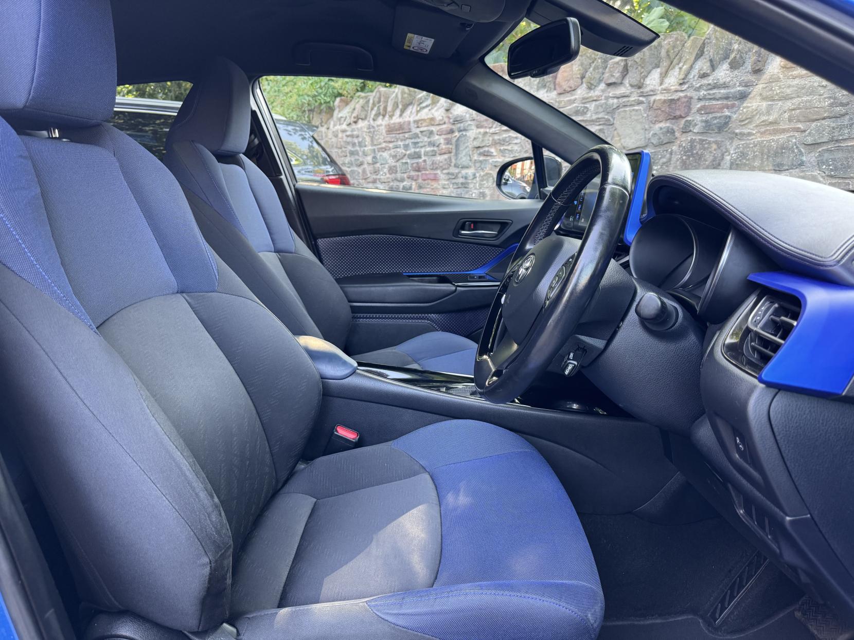 Toyota C-HR 1.8 VVT-h Dynamic SUV 5dr Petrol Hybrid CVT Euro 6 (s/s) (122 ps)