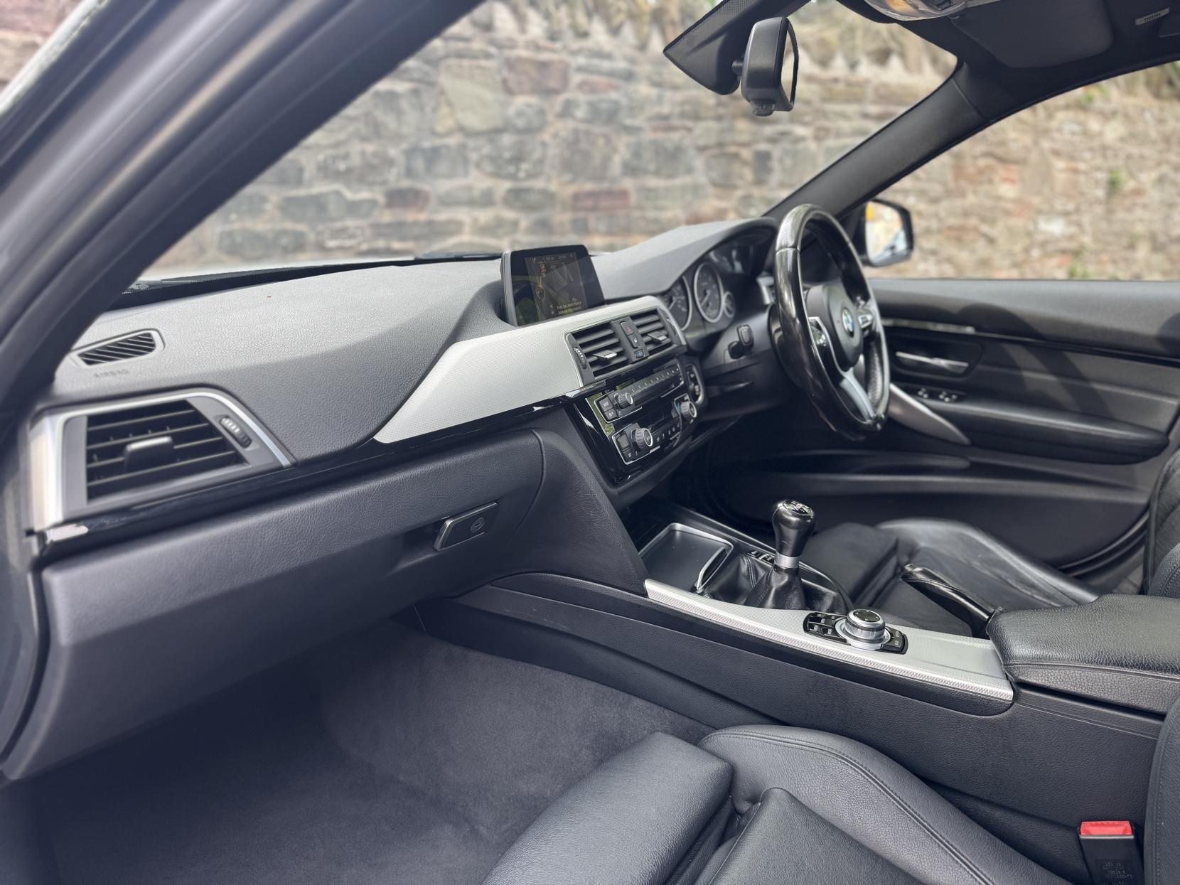 BMW 3 Series 2.0 320i M Sport Saloon 4dr Petrol Manual xDrive Euro 6 (s/s) (184 ps)