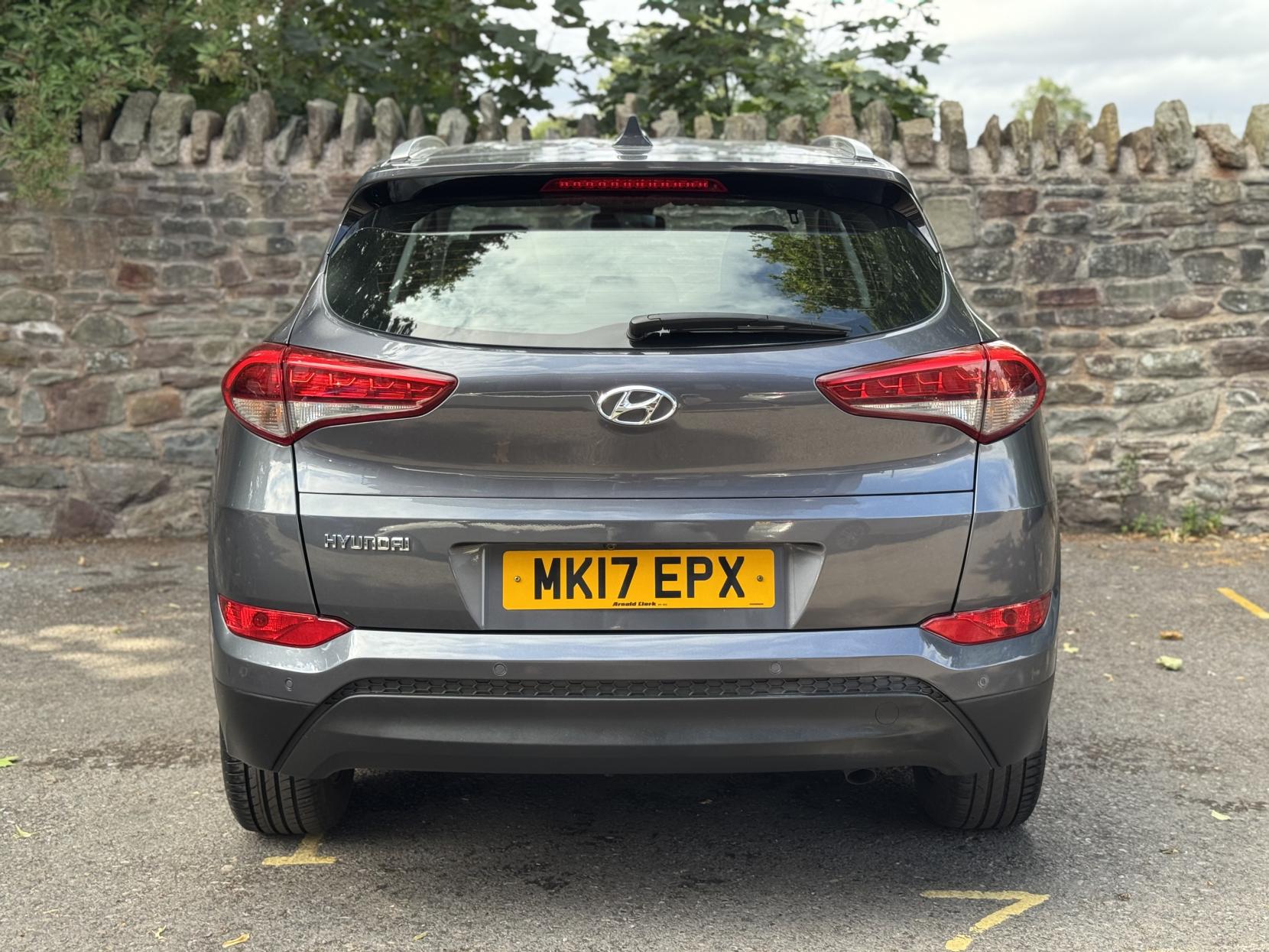 Hyundai TUCSON 1.7 CRDi Blue Drive SE Nav SUV 5dr Diesel DCT Euro 6 (s/s) (141 ps)
