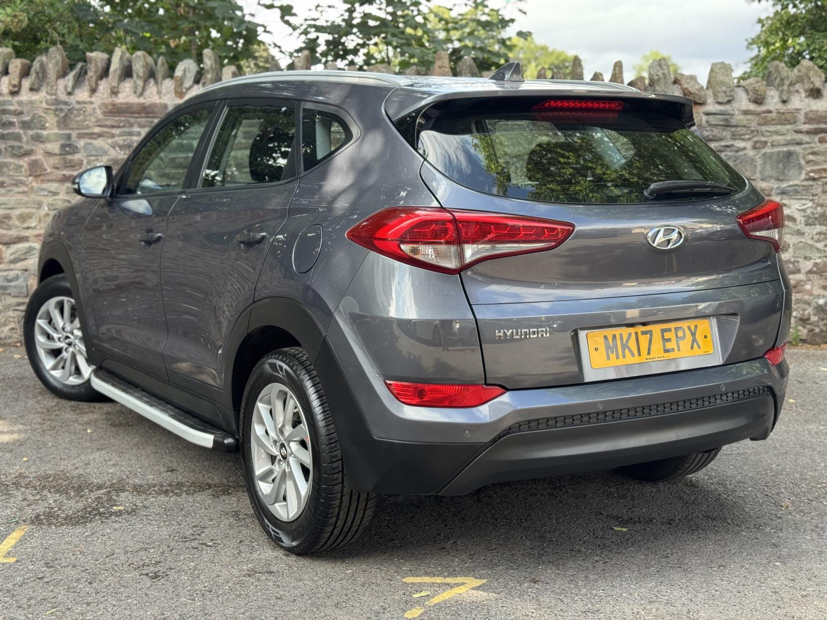 Hyundai TUCSON 1.7 CRDi Blue Drive SE Nav SUV 5dr Diesel DCT Euro 6 (s/s) (141 ps)