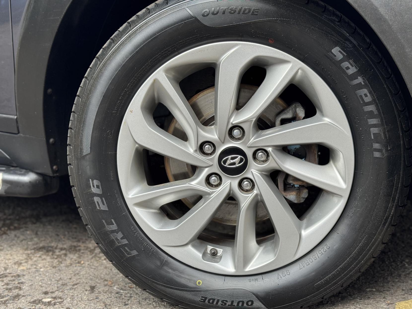 Hyundai TUCSON 1.7 CRDi Blue Drive SE Nav SUV 5dr Diesel DCT Euro 6 (s/s) (141 ps)
