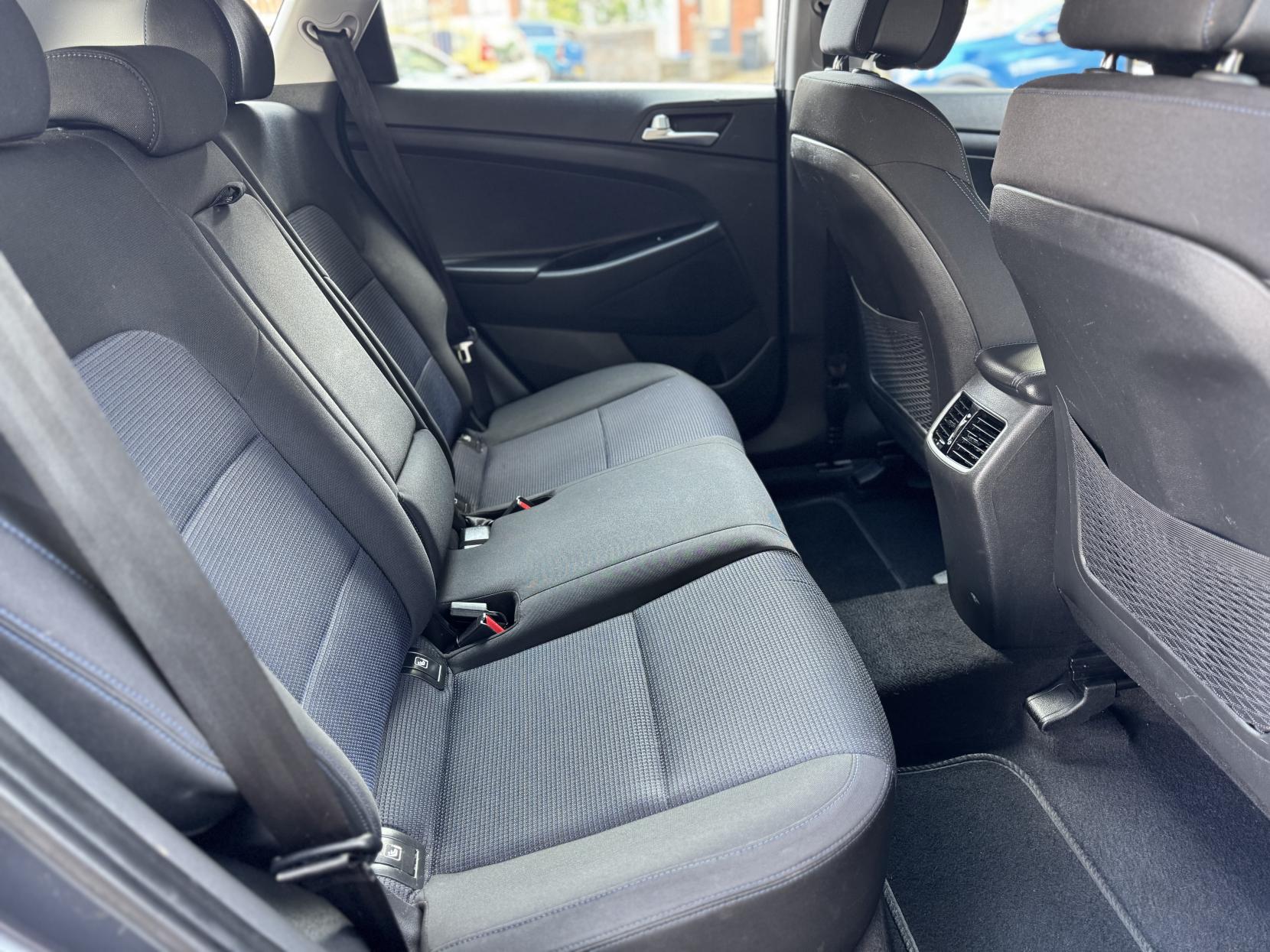 Hyundai TUCSON 1.7 CRDi Blue Drive SE Nav SUV 5dr Diesel DCT Euro 6 (s/s) (141 ps)