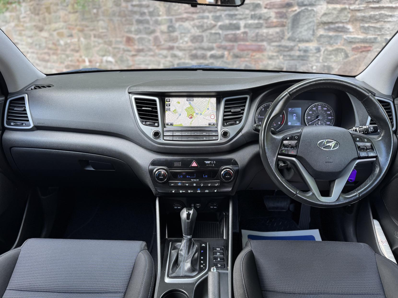 Hyundai TUCSON 1.7 CRDi Blue Drive SE Nav SUV 5dr Diesel DCT Euro 6 (s/s) (141 ps)