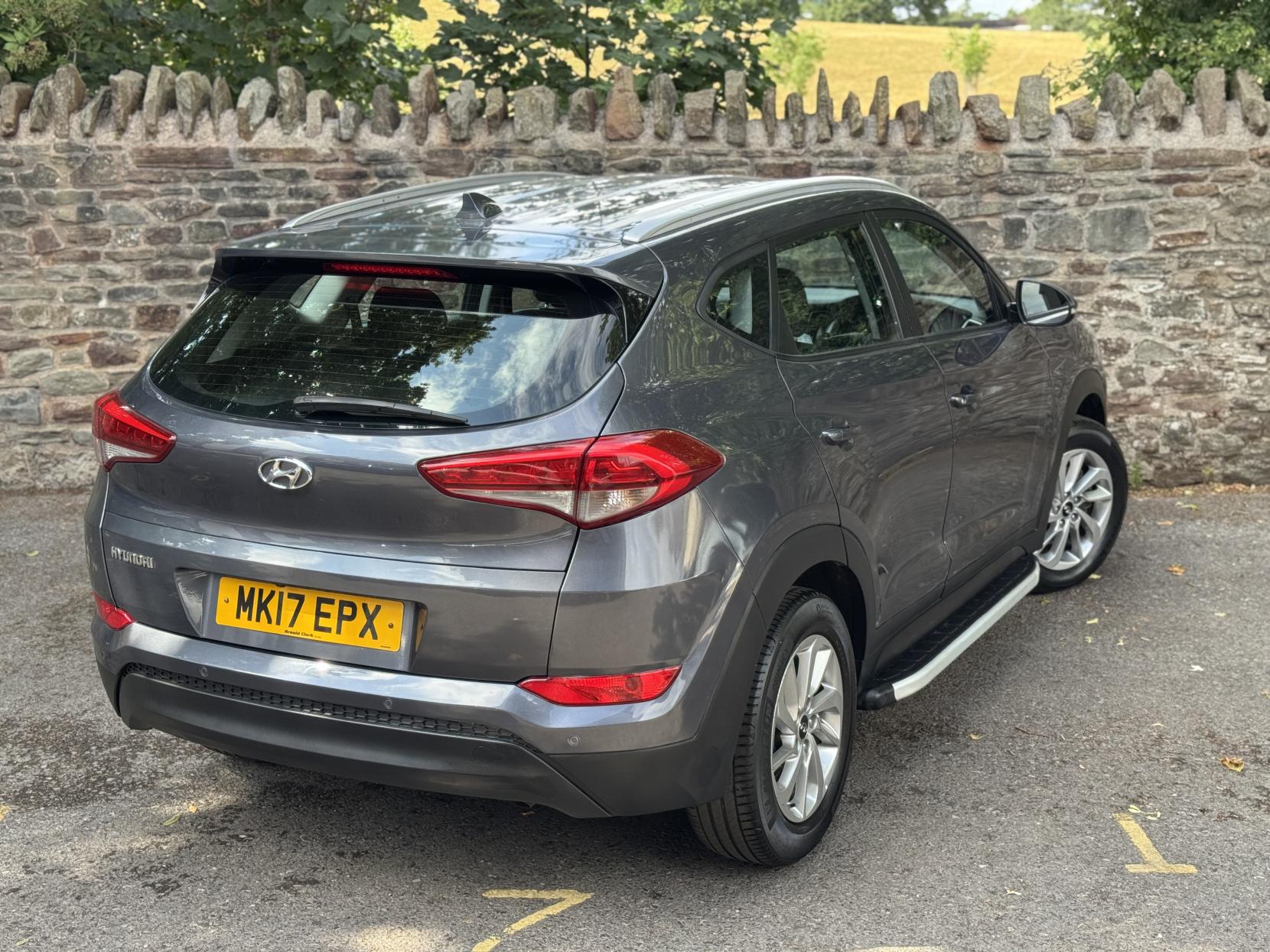 Hyundai TUCSON 1.7 CRDi Blue Drive SE Nav SUV 5dr Diesel DCT Euro 6 (s/s) (141 ps)